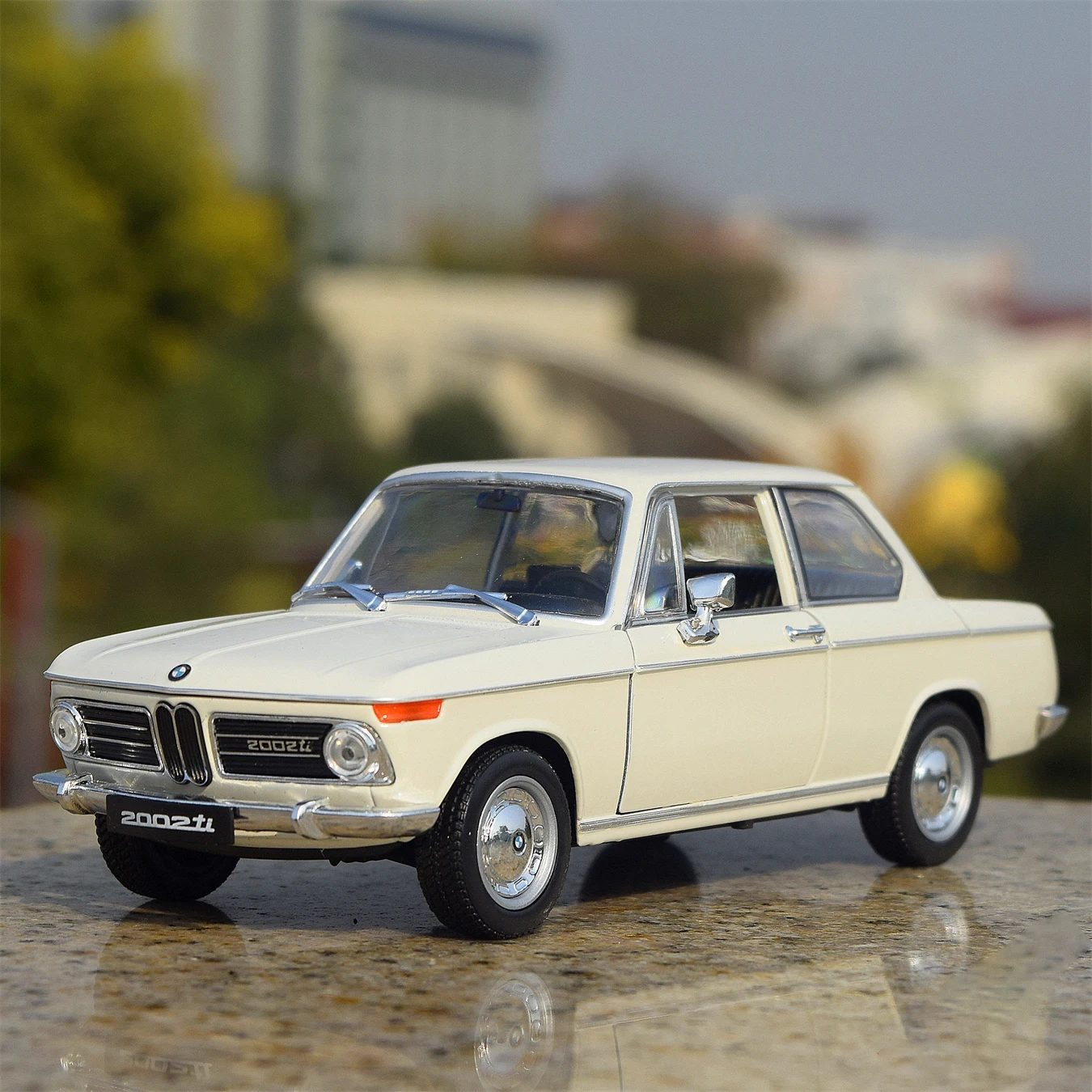 

WELLY 1:24 BMW 2002Ti Alloy Car Diecasts & Toy Vehicles Car Model Miniature Scale Model Car Toy For Children