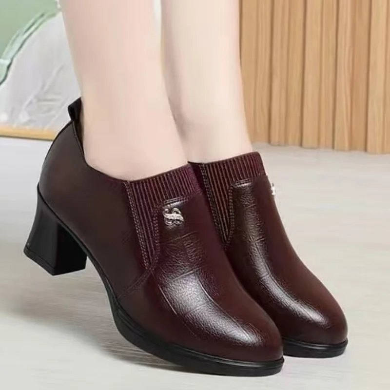 Thumbnail 3 - #18 Trending Middle Heel Shoes Right Now