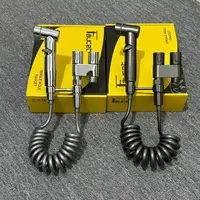 Pistola pulverizadora de acero inoxidable para inodoro doméstico, pulverizador de bidé portátil, válvula angular de doble salida, boquilla presurizada, dispositivo de descarga