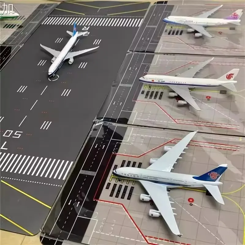 New 1:400 Airport Runway Pad For Boeing B777/Airbus A380 Aviation Aircraft Airplane Parking Positions On The Apron Airport Scene