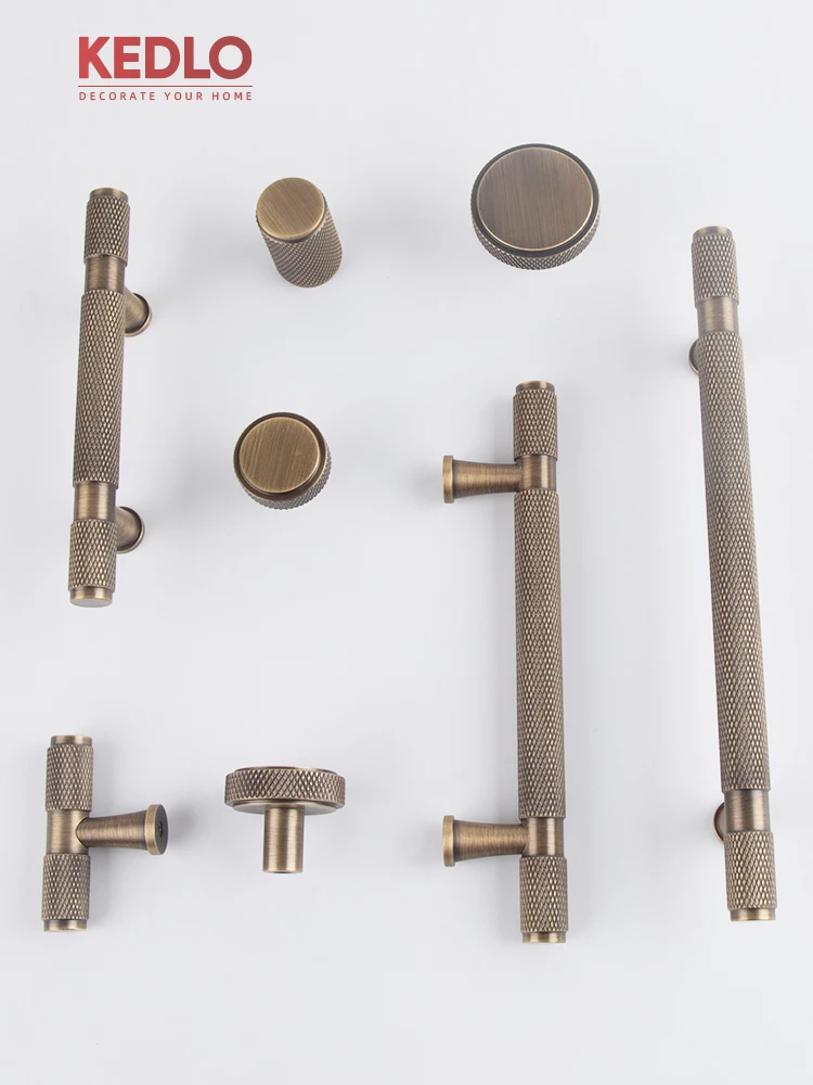 KEDLO Massiver Messinggriff im europäischen Stil, leichter Luxus, gerändelt, Diamant-Optik, Küchenschrankgriff, antikes Messing, 500 mm Griff. – Detail 7