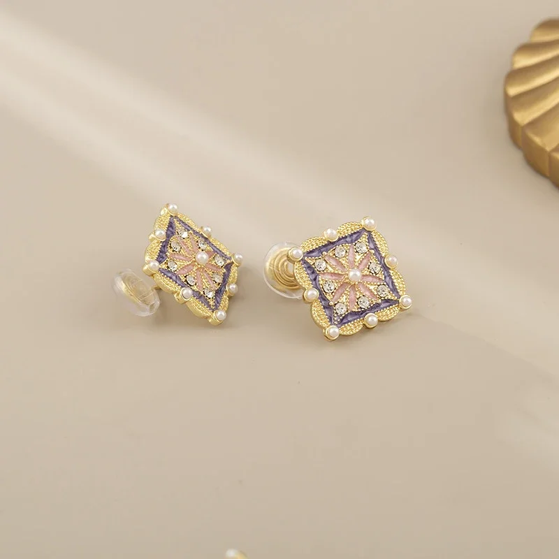 Vintage Palace Enamel Mosquito Coil Ear Clip Square Pearl Earrings for Women Fashion Exquisite Elegant Banquet Party Jewelry