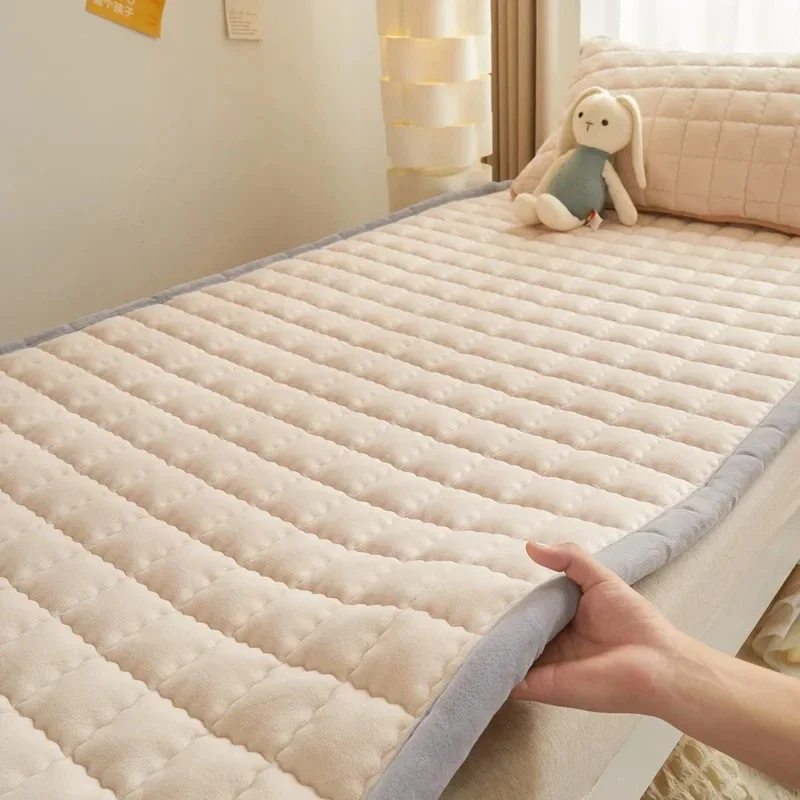 

Winter Soft Mattress Toppers Student Dormitory Plush Bed Sheet Bed Linens Queen Bedspread Thin Quilted Tatami Mat Mattress Pad