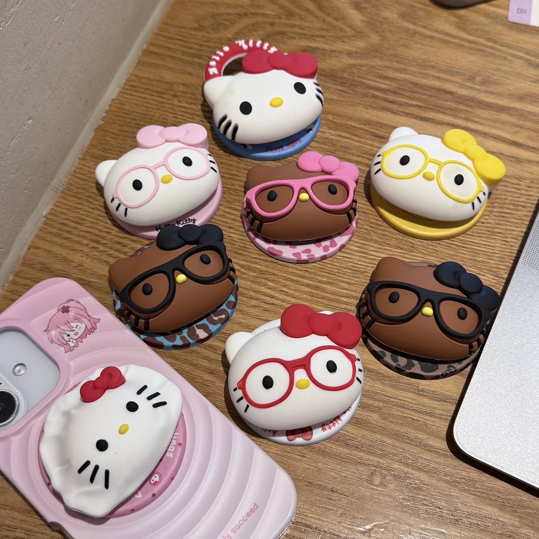 

Big Head Cartoon For Hello Kitty Silicone Suction Magnet Mobile Phone Holder Special Style Girls' Favorite Must-Haves Practical