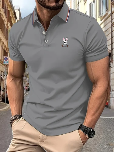 Imagen 2 del producto Polos para hombre con estampado de conejo y calaveras, camiseta de lujo ligera y transpirable informal de manga corta con solapa a rayas para verano 2025