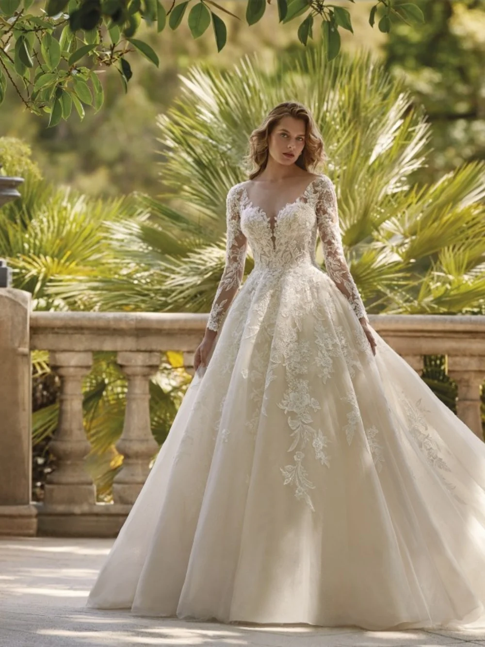 

Classic Long-Sleeve Wedding Dresses Stylish Appliqué Bridal Gowns Sexy A-Line Floor-Length Wedding Gowns Vestidos De Novia
