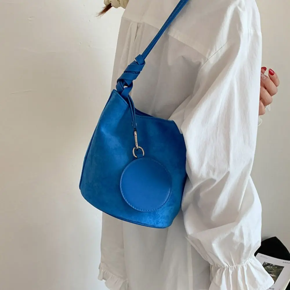 

with Round Pendant Faux Suede Bucket Bag Shoulder Bag Handbag Slouchy Hobo Bags Bucket Bag Large Capacity Solid Color Tote Bag