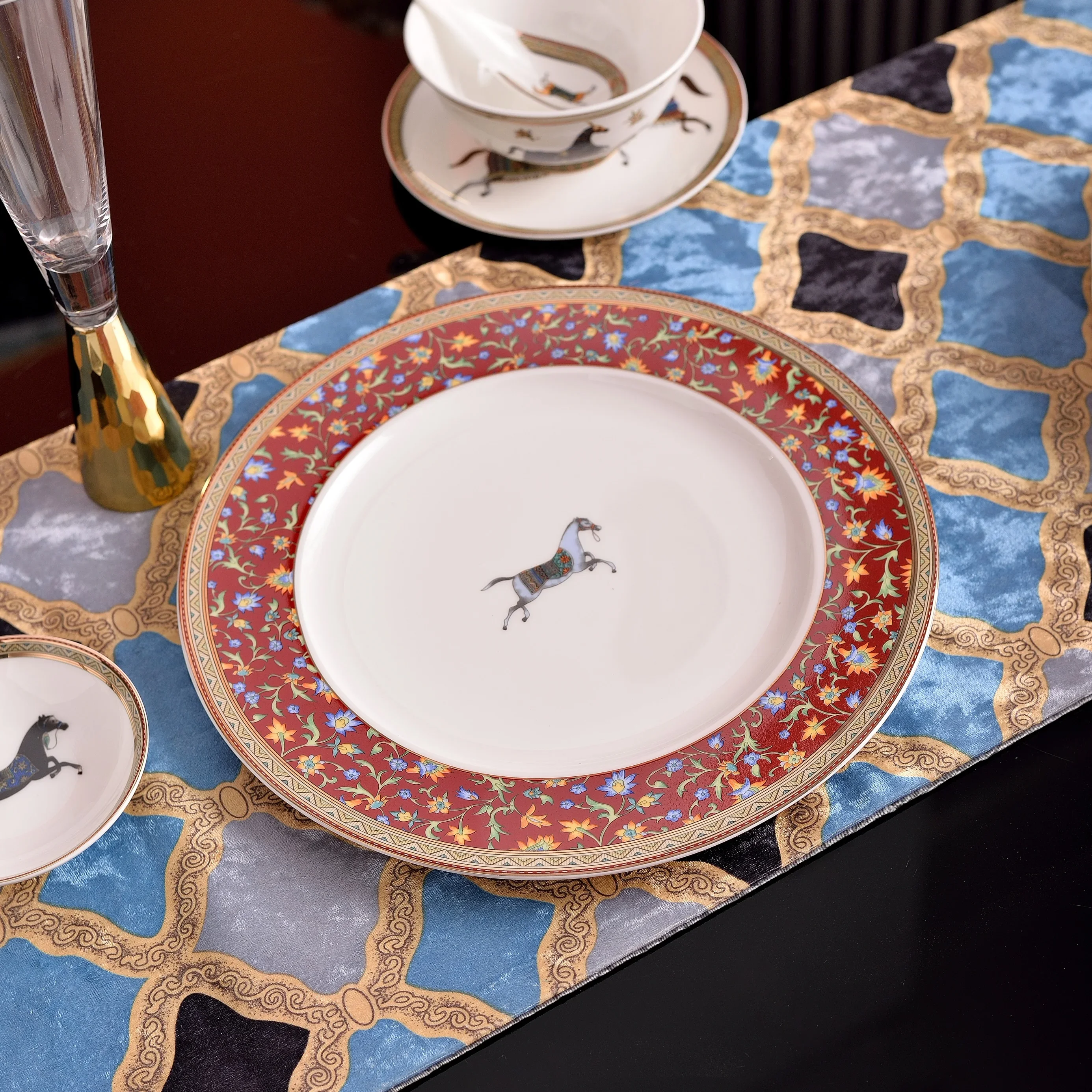 European light luxury retro style floral horse pattern western steak plate flat plate salad plate rice bowl spoon set gift