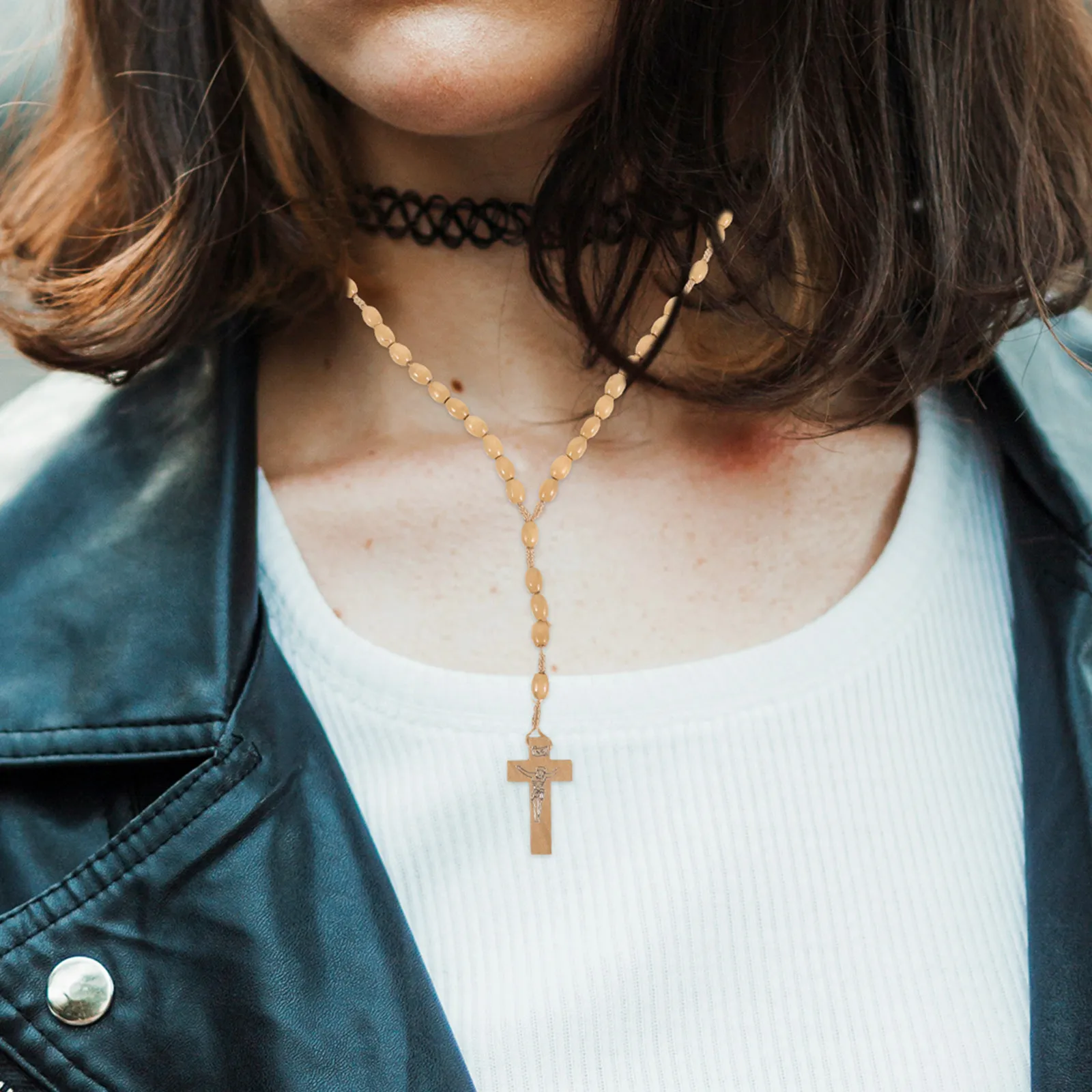 

Wooden Beaded Rosary Necklace Cross Pendant Polished Prayer Chain Necklace for Men Women Birthday Valentine Christmas