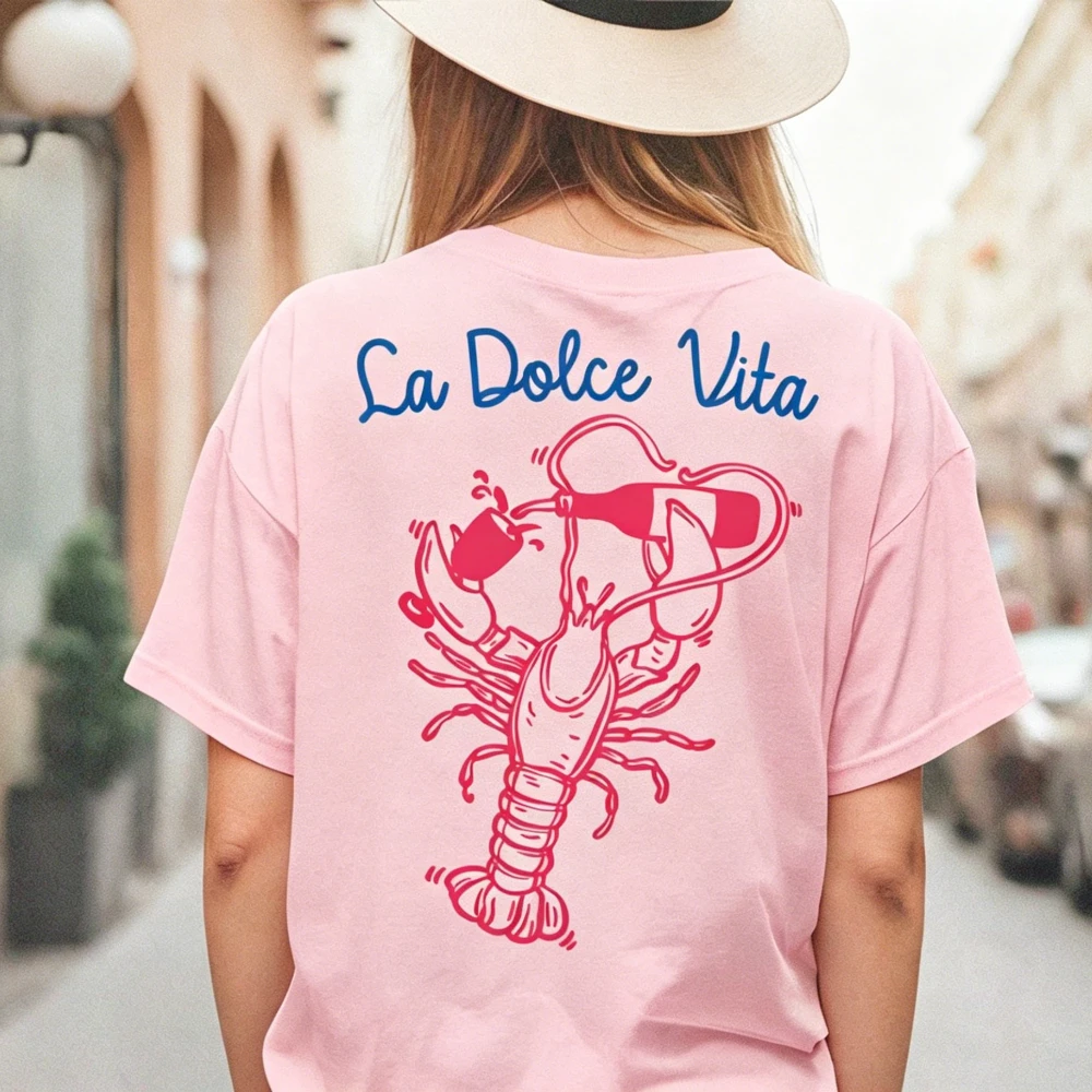La Dolce Vita Lobster Wine Graphic T-Shirt Retro Italian Coastal Vibes Print Casual Tee Summer Vacation Aesthetic Cotton Top