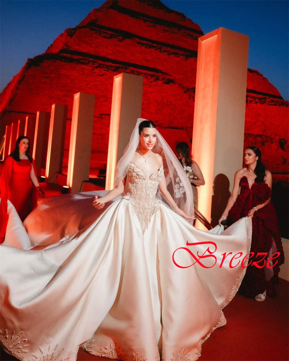 

Customized Temperament White Satin Wedding Dresses High Quality Strapless Sequined Bridal Gowns Chapel Train Open Back Dresses