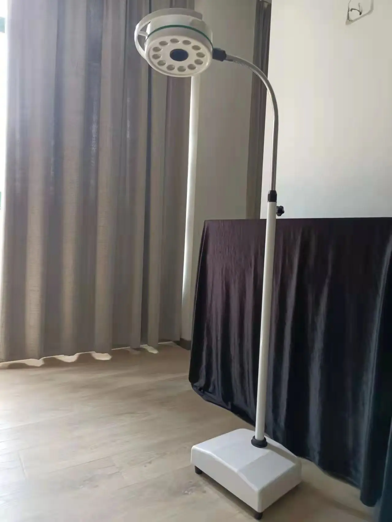 Lámpara de examen operativa ating