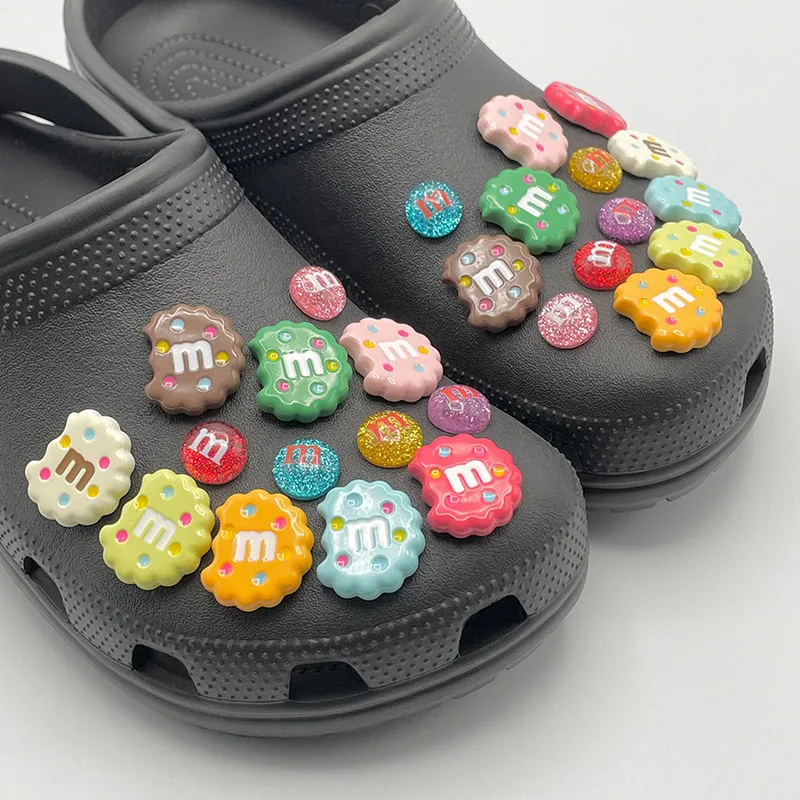 5-10Pcs Fashion Letter M Bean Candy Shoe Charms Fit Child\'s Clogs Funny Colorful Decoration Pins For Sandals Slipper Accessories