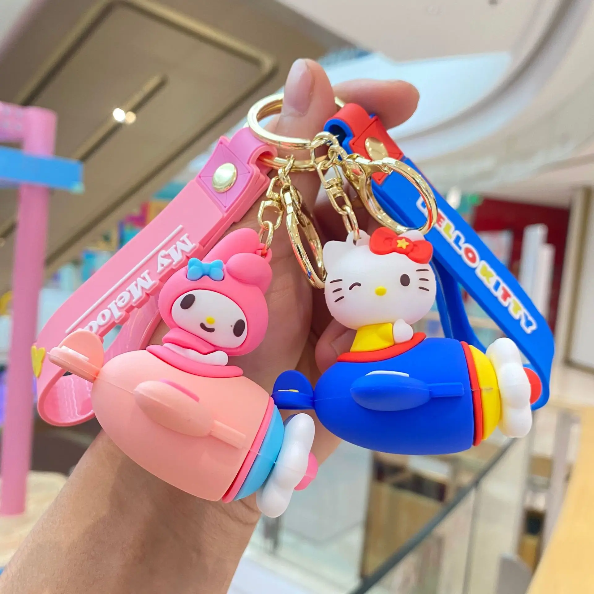 Sanurgente Hello Kitty Cartoon Porte-clés, Porte-clés d'avion doux rotatif, Jouet créatif Kuromi Butter, Porte-clés de voiture, Porte-clés de sac à livres, Cadeau pour les enfants