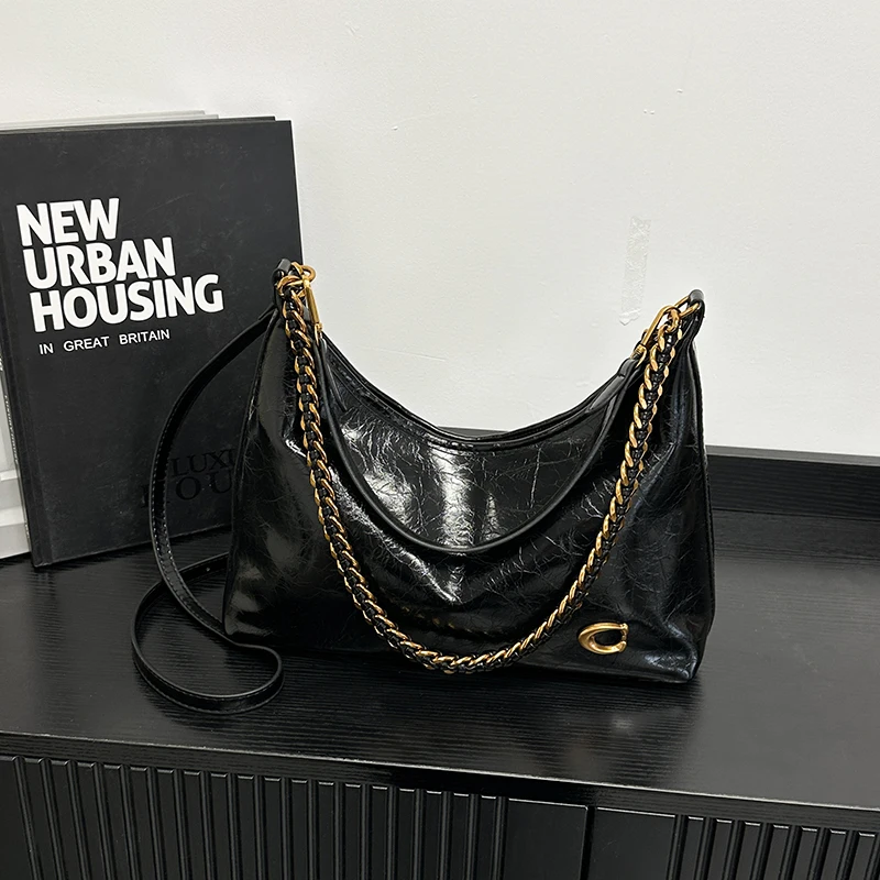 

Women's new trendy crossbody bag, crescent shaped bag, fashionable and versatile, contrasting color chain, retro commuting bag