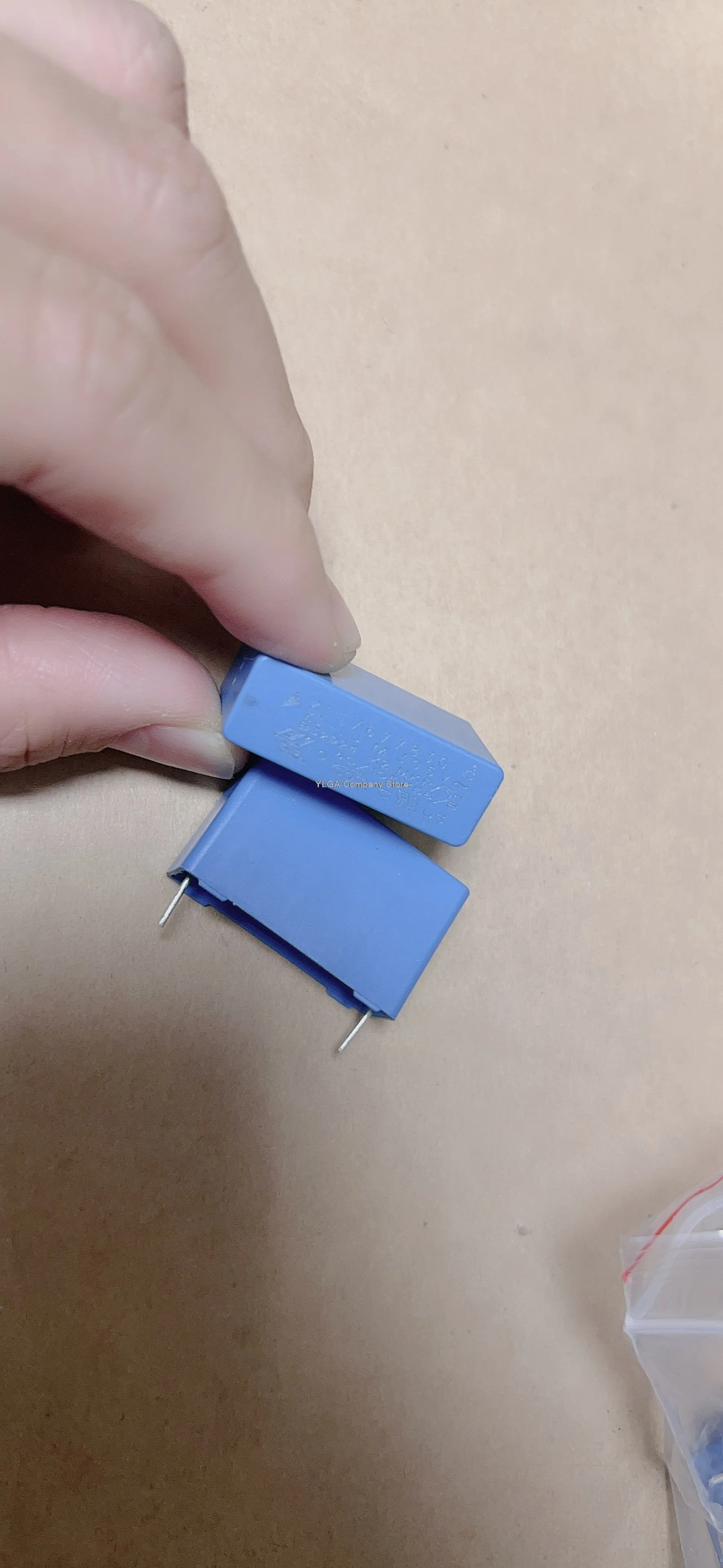 

10PCS -1lot 1UF 305V M type p27.5mm import safety film capacitor B32924C3105M instead of B81130C1105M.