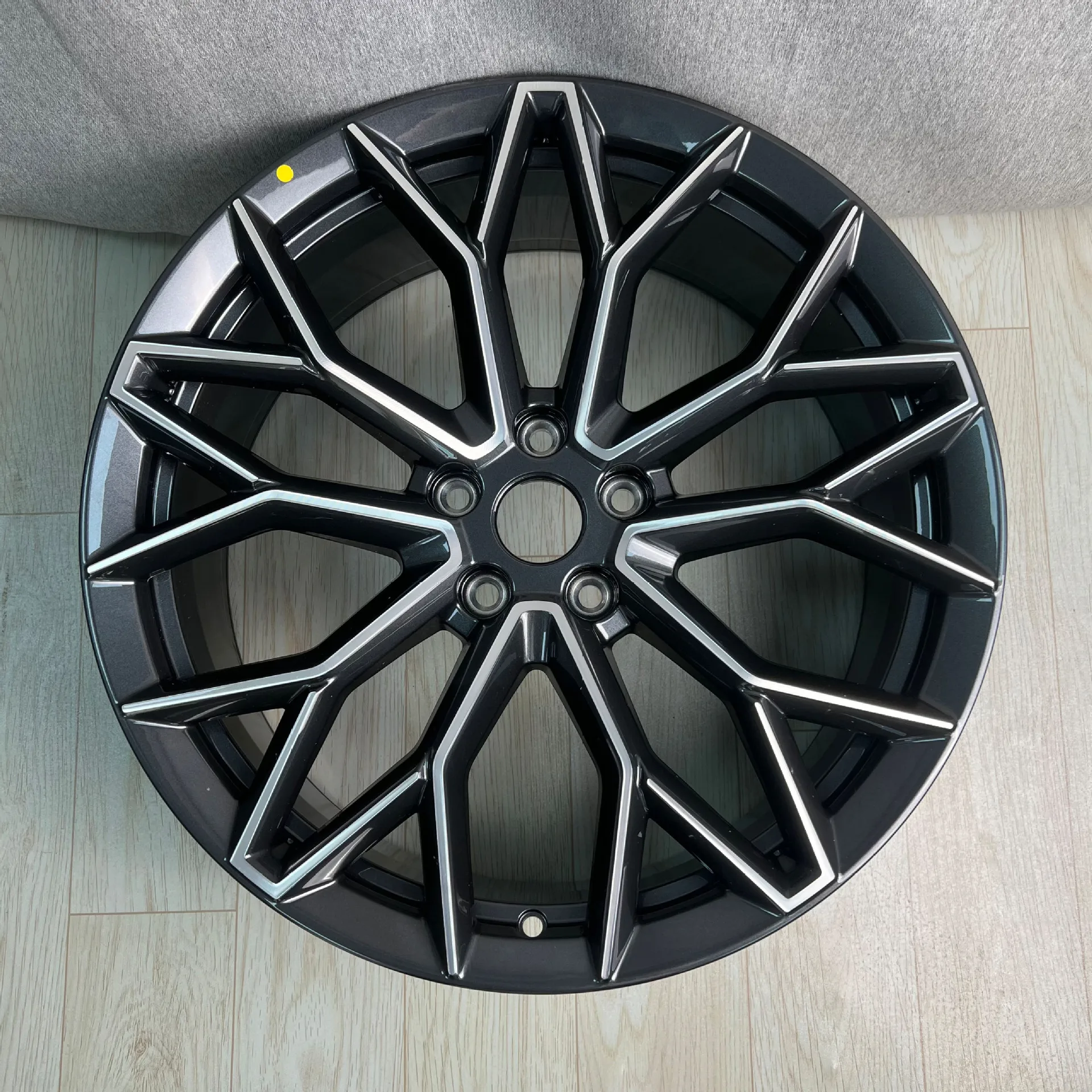 

Suitable for 20-inch Changan UNI-T wheels, new replacement type of original matching aluminum alloy wheels