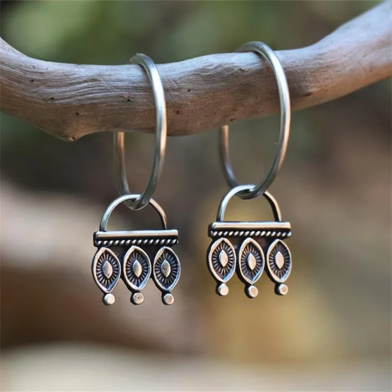 Vintage handgeschnitzte geometrische Hängeohrringe für Damen, silberfarbenes Metall, für den täglichen Gebrauch, Party-Schmuck, Jubiläumsgeschenk