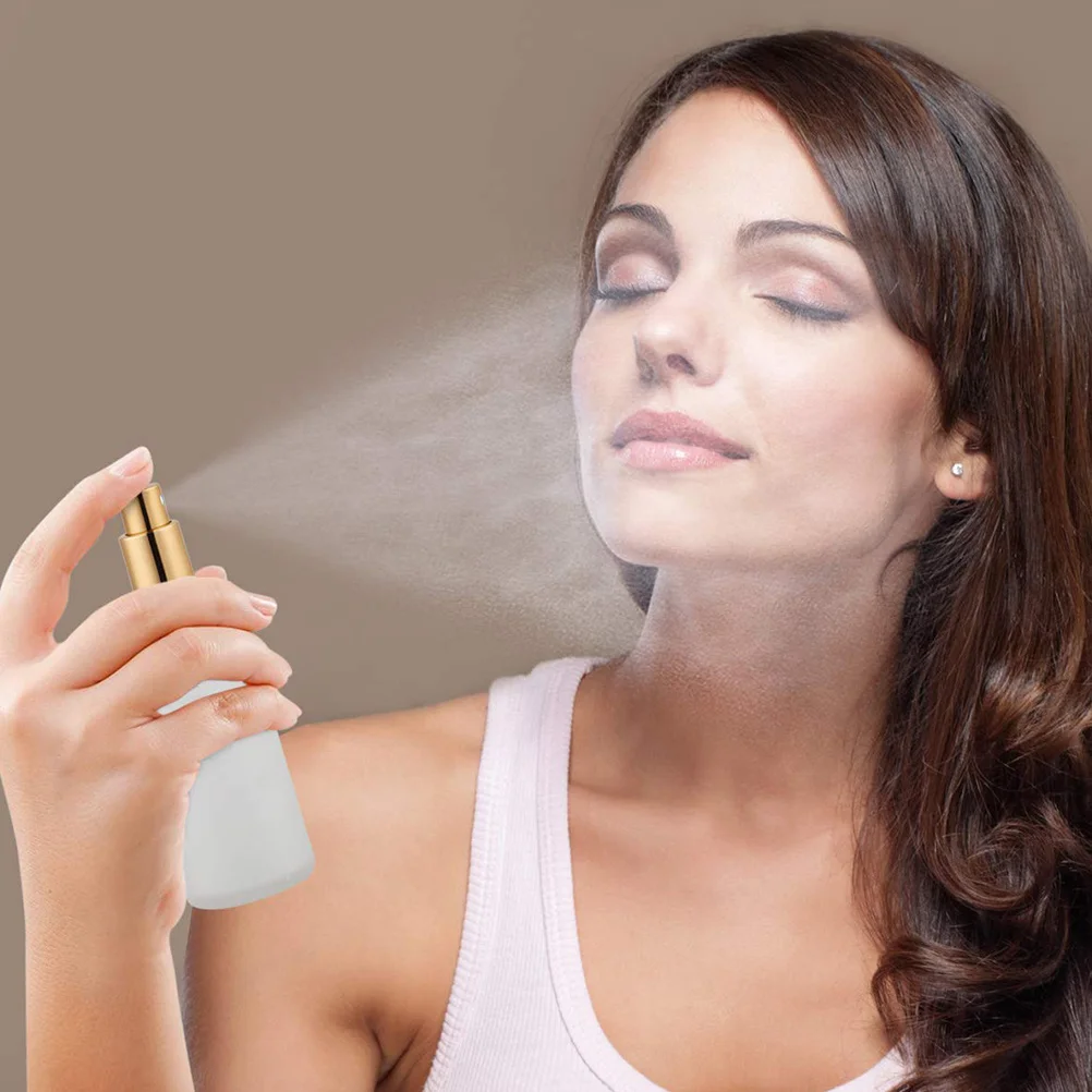 

4pcs Spray Essential Oil Bottles 100Ml Glass Refillable Portable Mist Sprayer Travel Essential Oil Empty Storage Bottles