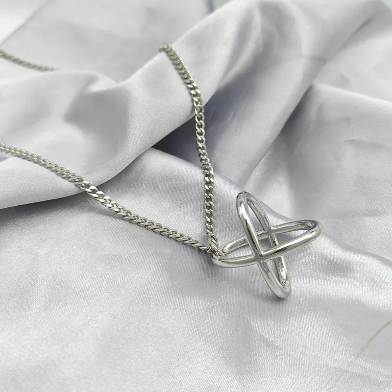 ربط انقر فوق قلادة للنساء تأثيري ليو شياو القلائد الإناث الاتجاه الرقبة فضي اللون موضة الأزواج اكسسوارات هدايا الحفلات