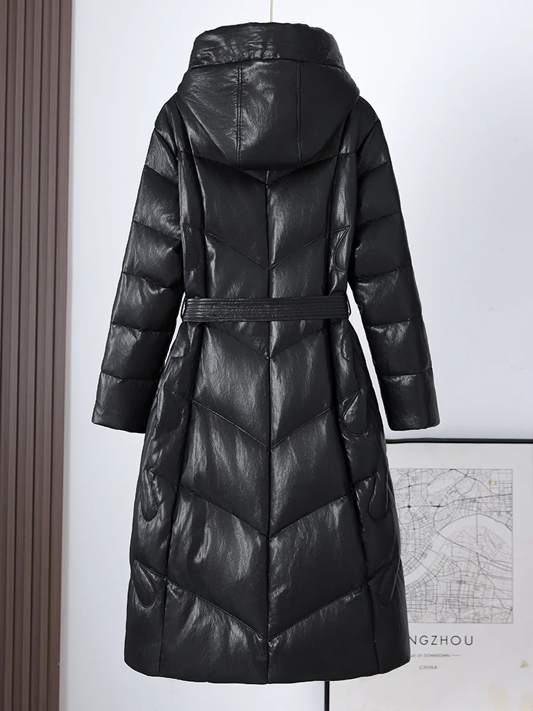 Giacca Invernale da Donna in Vera Pelle di Pecora con Cappuccio, Slim Fit, Calda e Imbottita, Chiusura con Cerniera, Modello Exclusivo