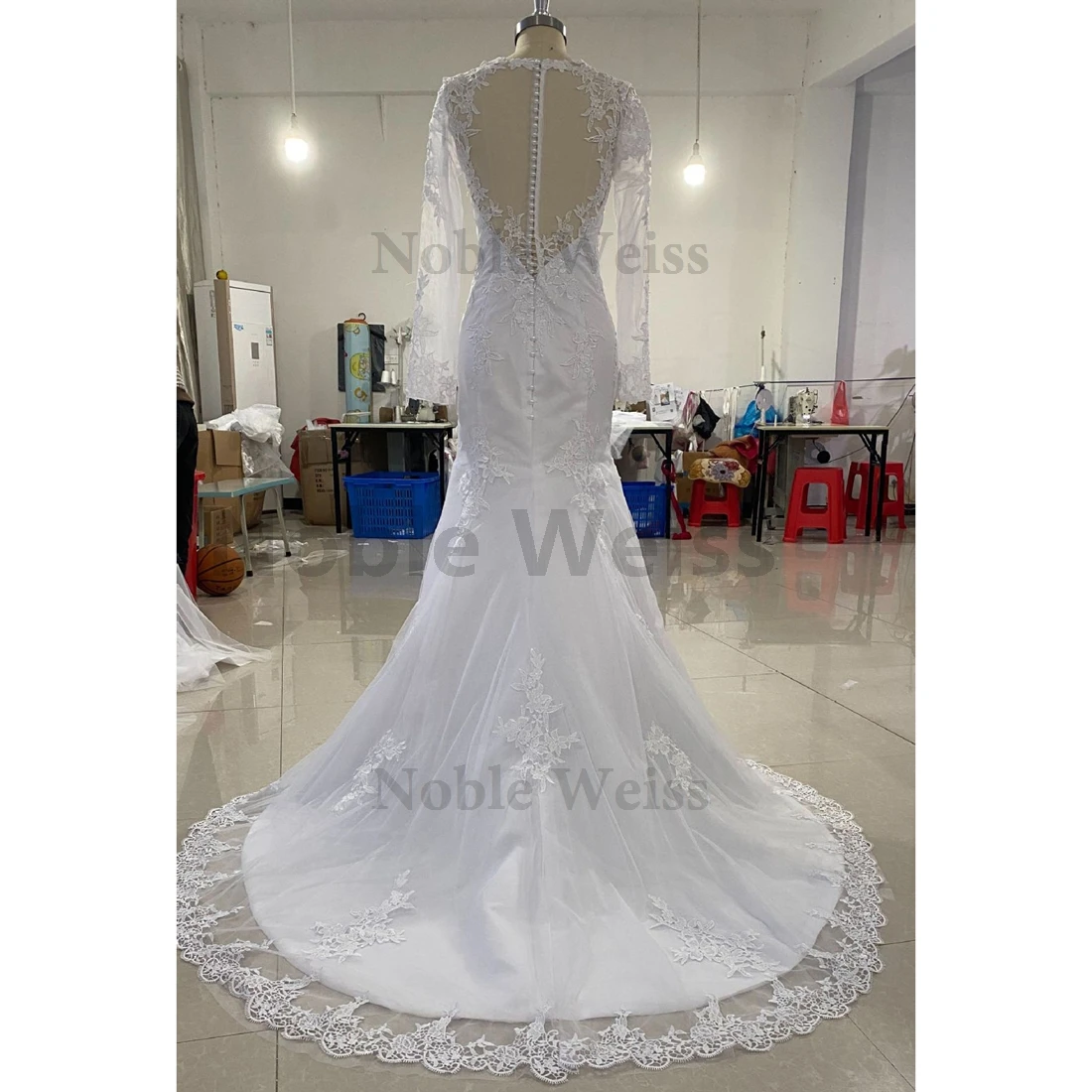 ชุดแต่งงานรถไฟศาล O-Neck หรูหราพร้อมงานปักสําหรับเจ้าสาว