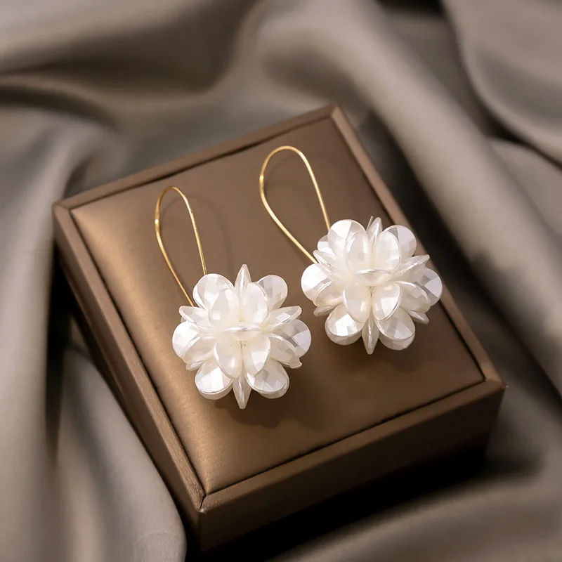 Korean Fashion Elegant Flower Ball Pendant Earrings For Women High-end White Pearl Blossoms Party Wedding Ear Rings Lady Jewelry