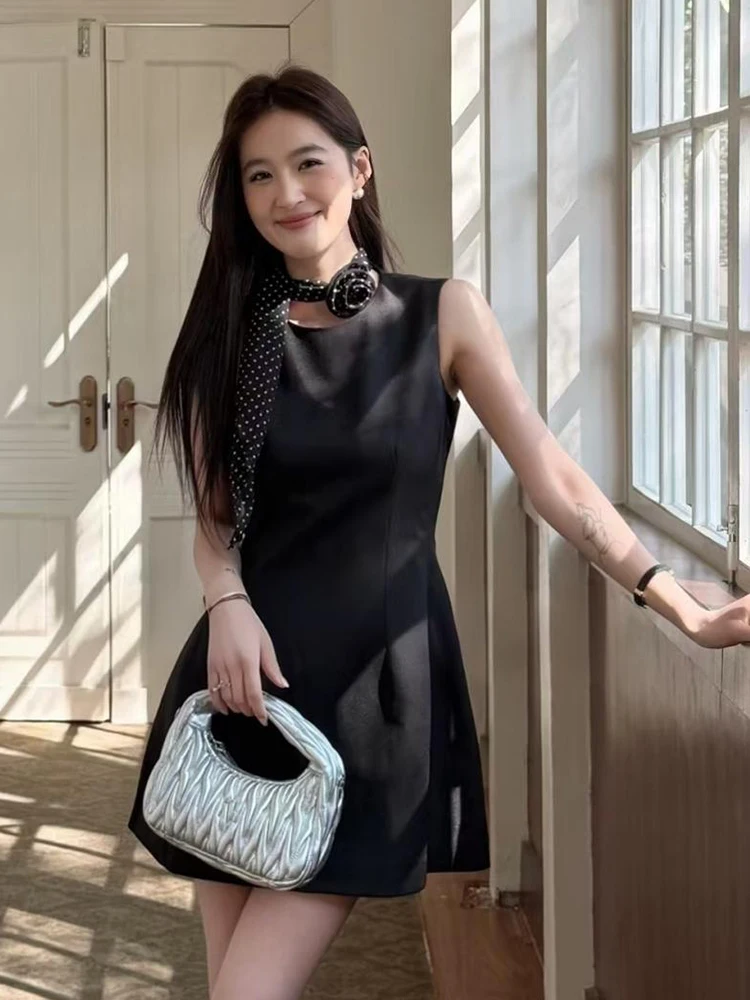 ชุดเดรสสั้นทรงเอ สีดำ เรียบง่าย คอโอ คอวี สำหรับผู้หญิง  หรูหรา แฟชั่น  เหมาะสำหรับงานปาร์ตี้ งานพรอม งานเลี้ยงอย่างเป็นทางการ  ฤดูร้อน