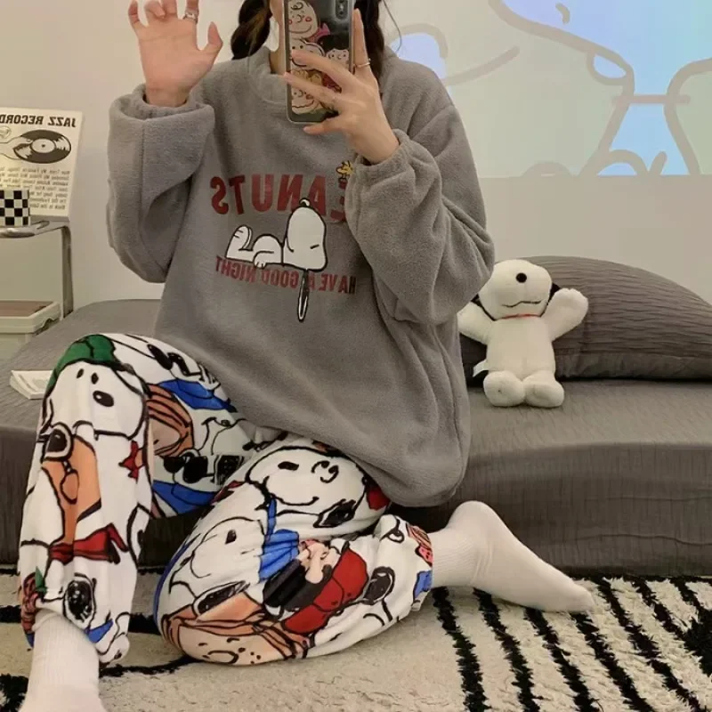 Cute Cartoon Snoopy Pajamas Round Neck Coral Velvet Home Clothes Plush Pajamas Cute Warm Suit Long Sleeves Can Be Worn Outside