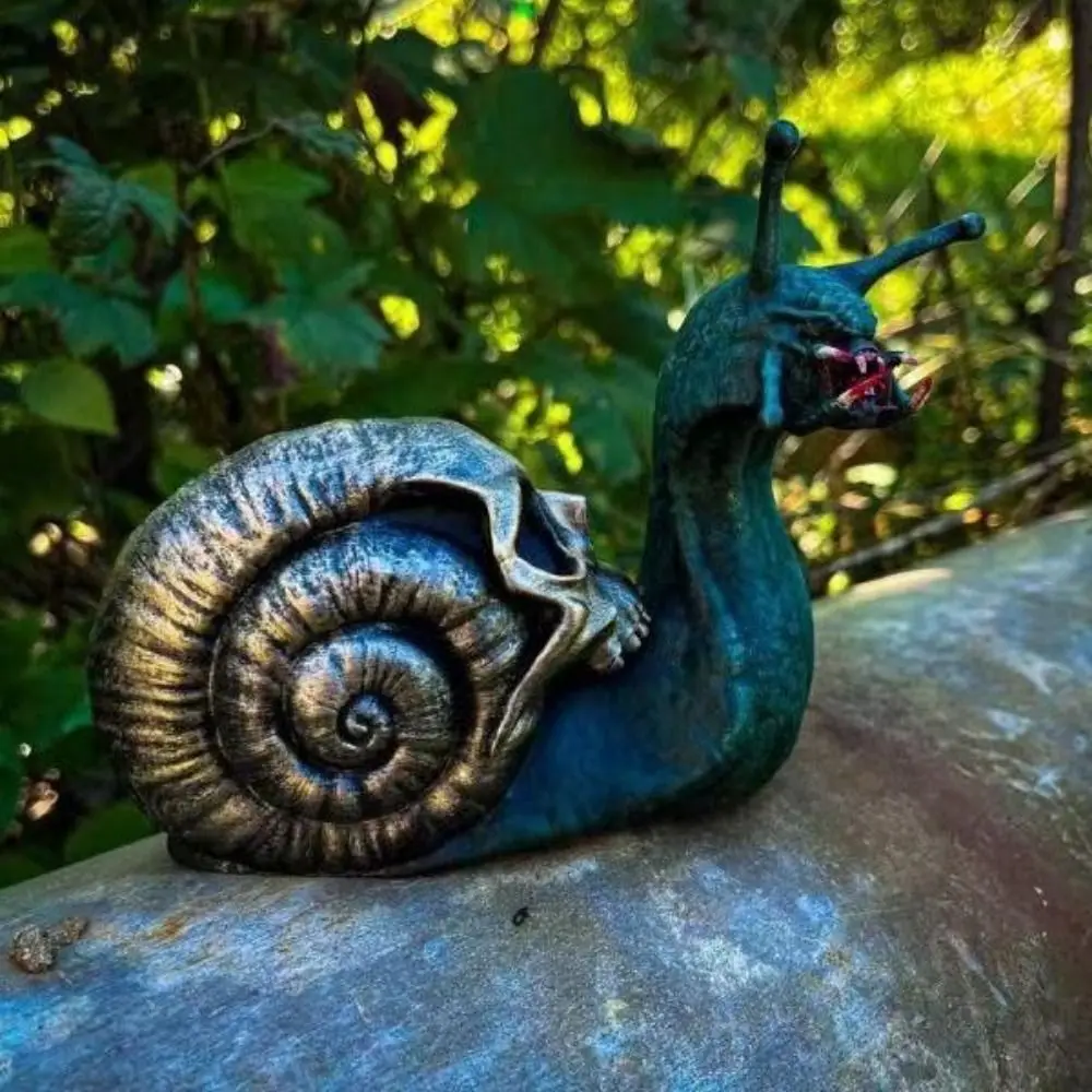 Gothic Style Animal Bloody Snail Statue Handmade Peculiar Skeleton Snails Ornaments Resin Crafts Halloween Snail Statue Garden