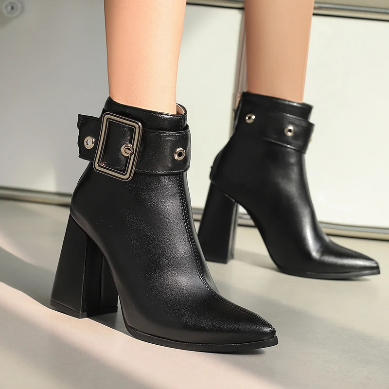 أحذية كاحل قطيفة بسحاب خلفي ، معدن فائق ، مشبك حزام ، كعب مدبب عالي ، كعب سميك ، داخلي ، نمط موجز ، حجم كبير