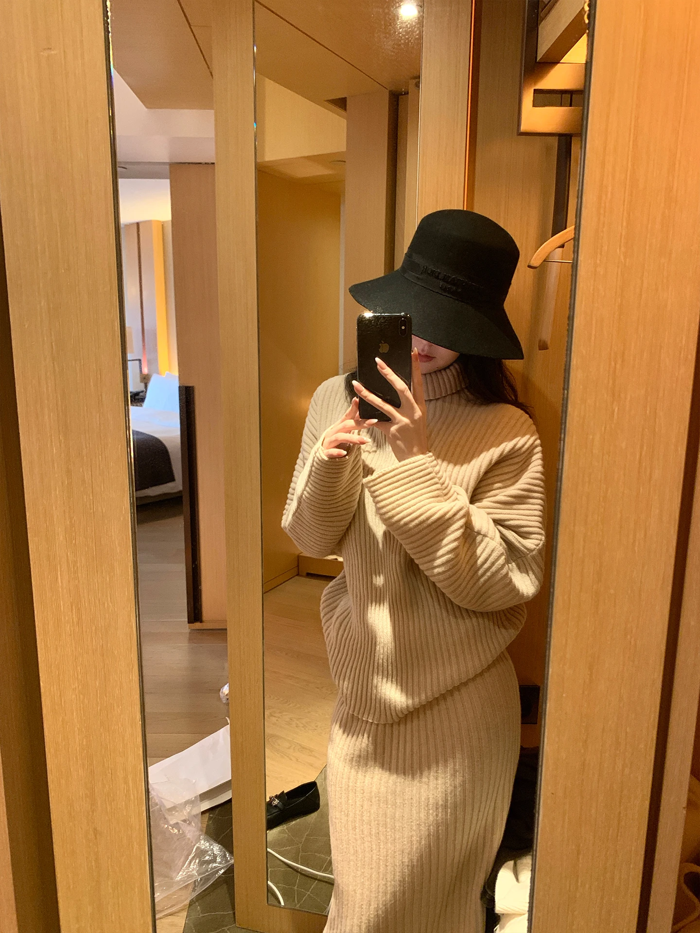 

Высококачественный женский вязаный комплект Gyo: свитер и юбка, светло-коричневый, с вертикальным рубчиком, свободный крой, смесь шерсти и нейлона