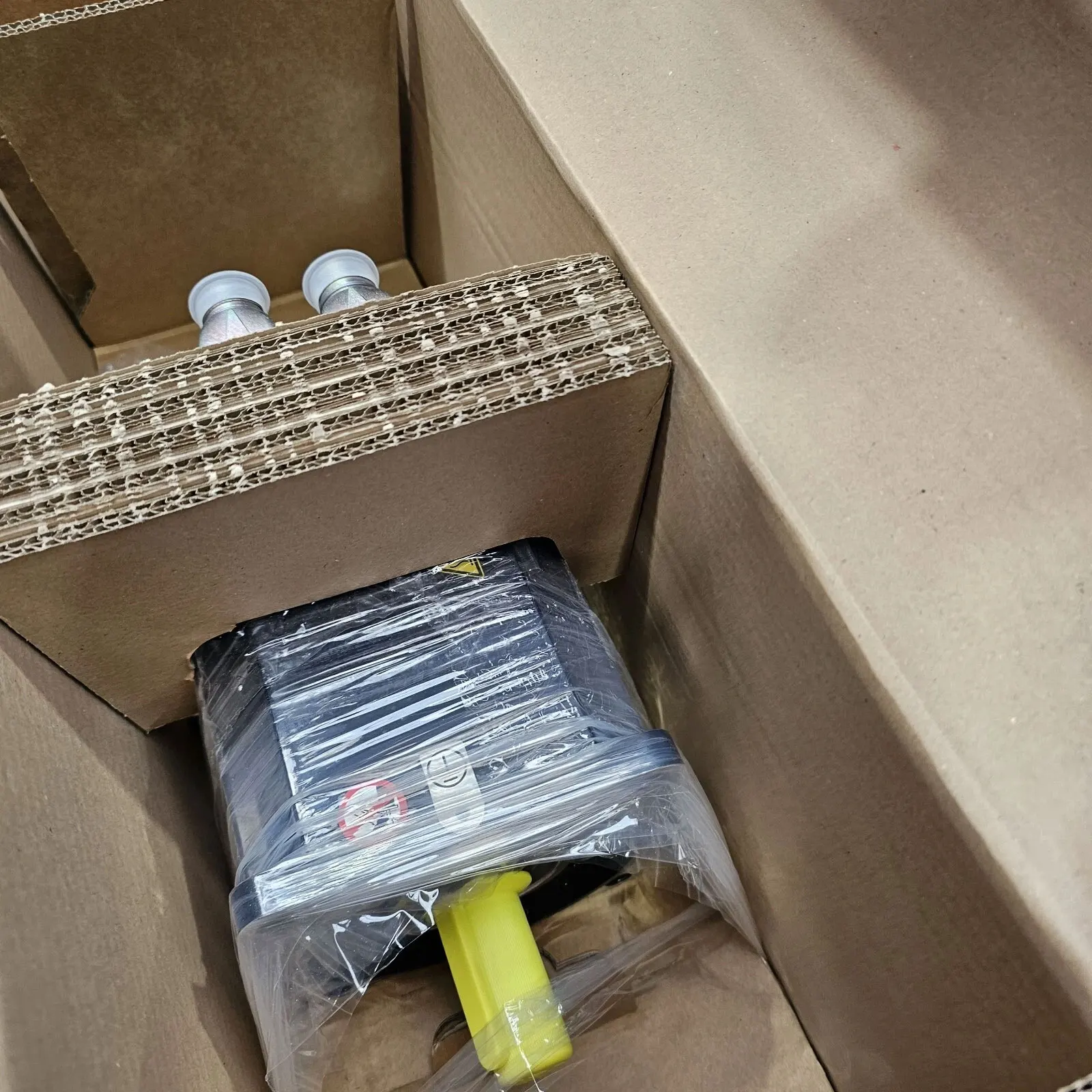 

Brand New BSH0703P11A2A BSH0702P11F2A BMH1401P17F2A BMH1401P17F2ABMH1402P16A2A One Year Warranty
