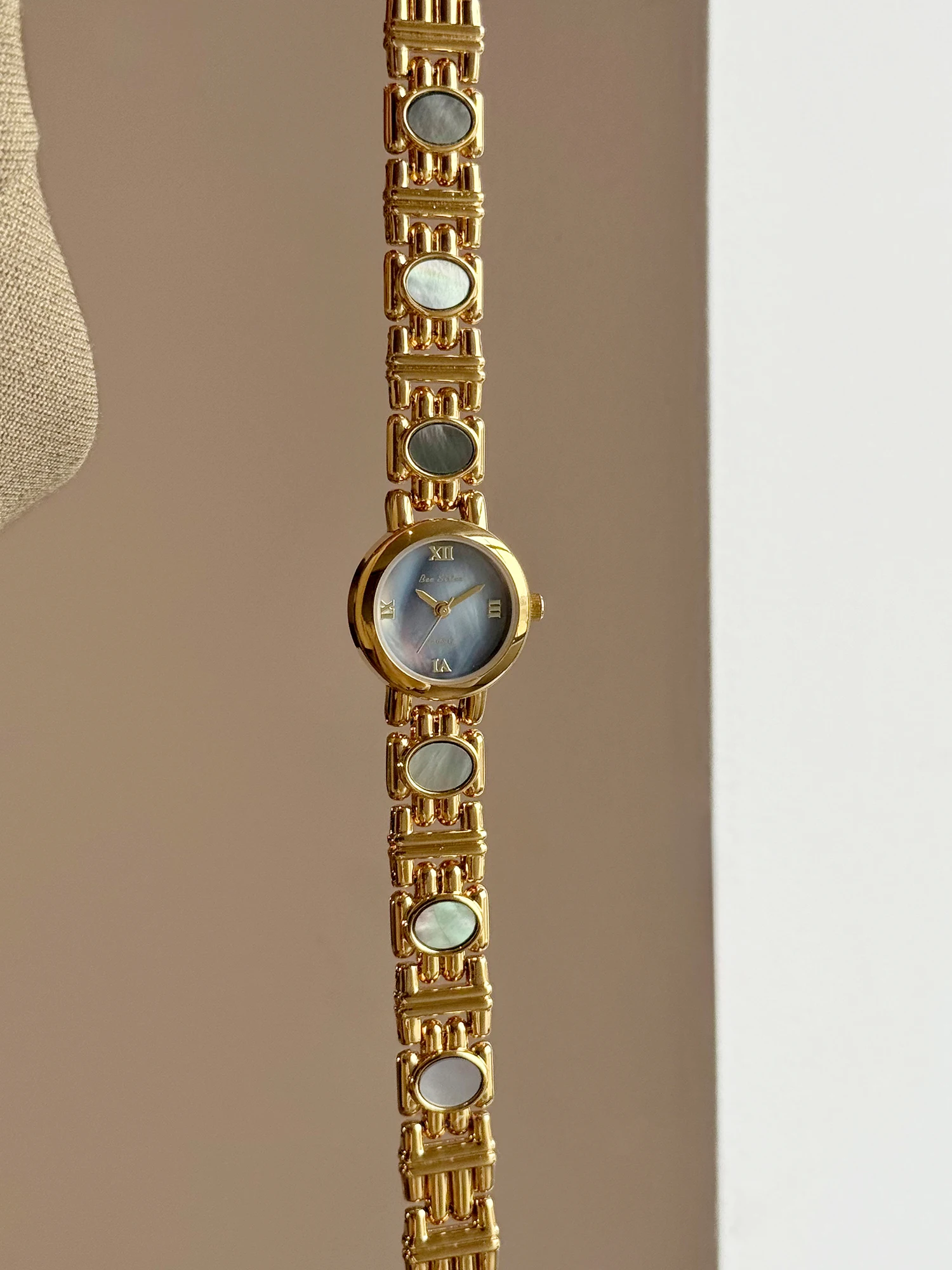 High Quality Fashion Minimalist Quartz Watches Women Waterproof Round Dial Natural Gemstone Setting Dress Clock Watch for Women