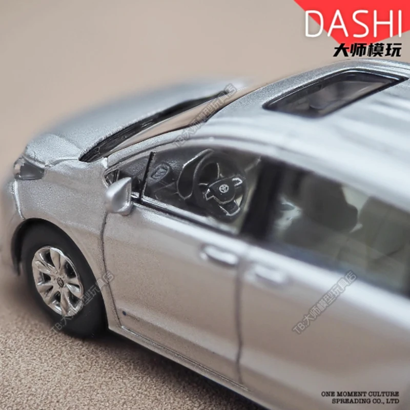 MASSDI Diecast 1:64 مقياس سيينا MPV مربية سيارة سبيكة محاكاة نموذج سيارة الكبار الاطفال جمع الديكور هدية العرض