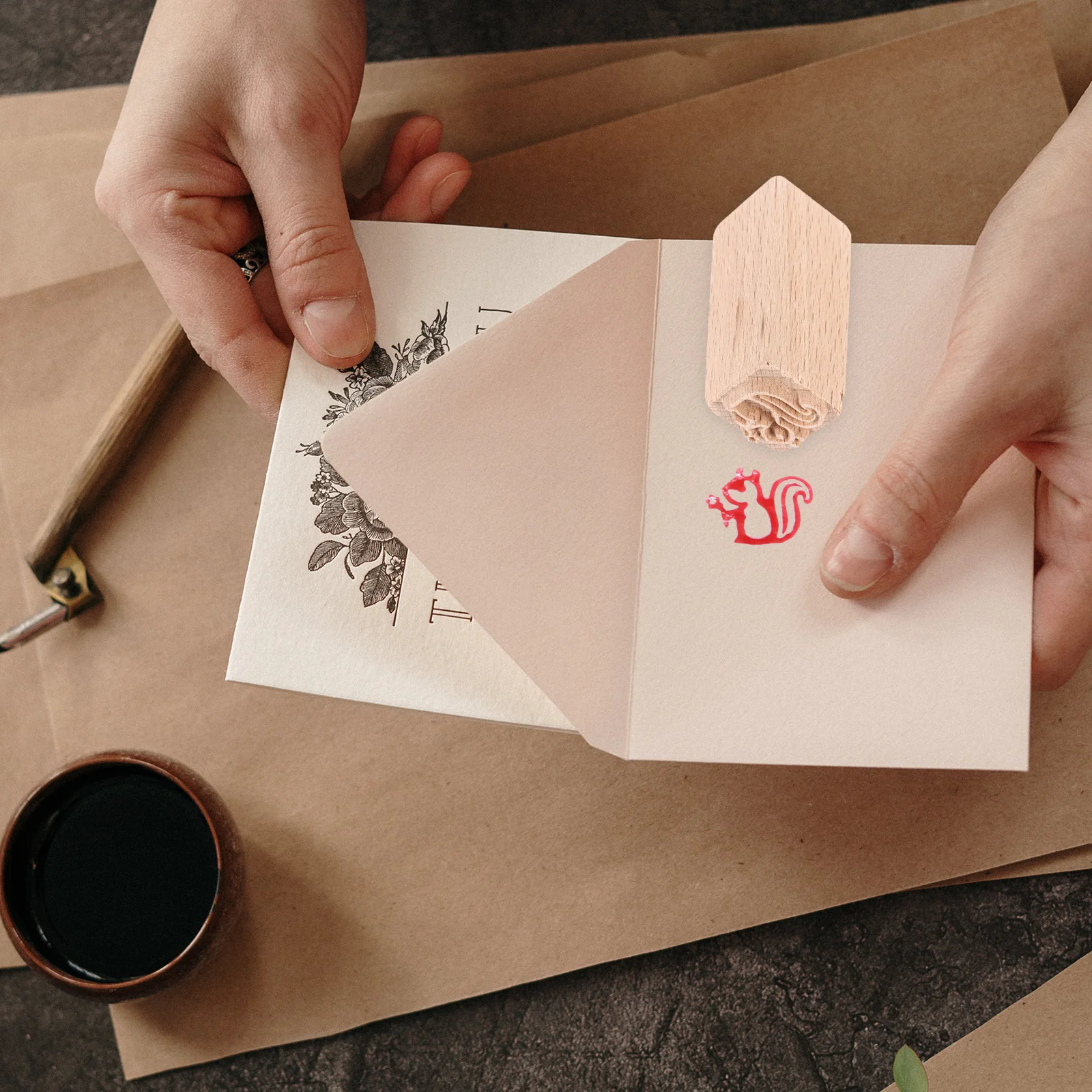 

2Pcs Wooden Seal Chic Pattern DIY Handcrafts Stamp for Greeting Cards Envelopes Invitations Unique Creative Design
