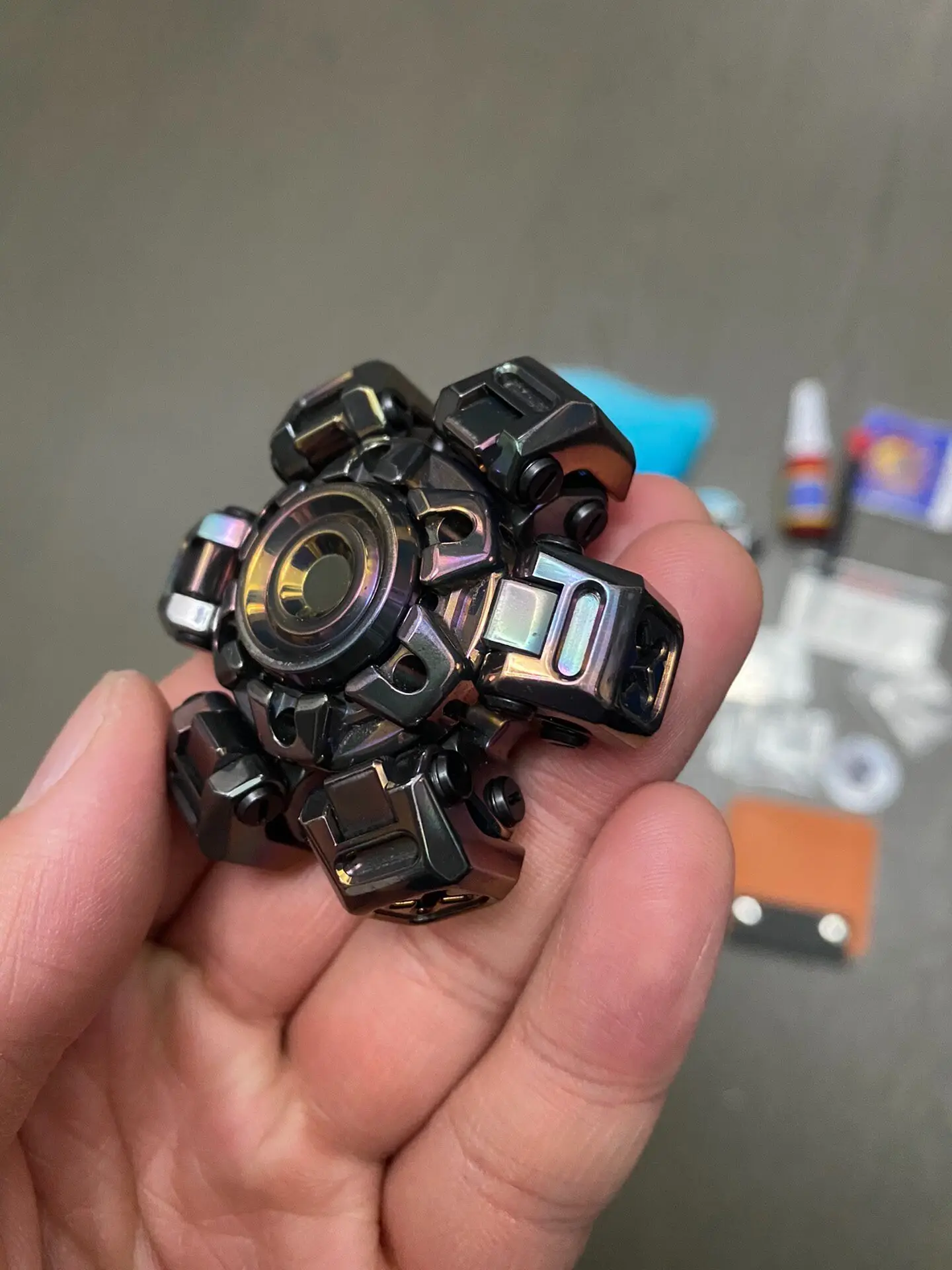 Used EDC Floating World Nine Hand Machinery Labyrinth X Zirconium Color Material EDC Decompression Toy (with bump)