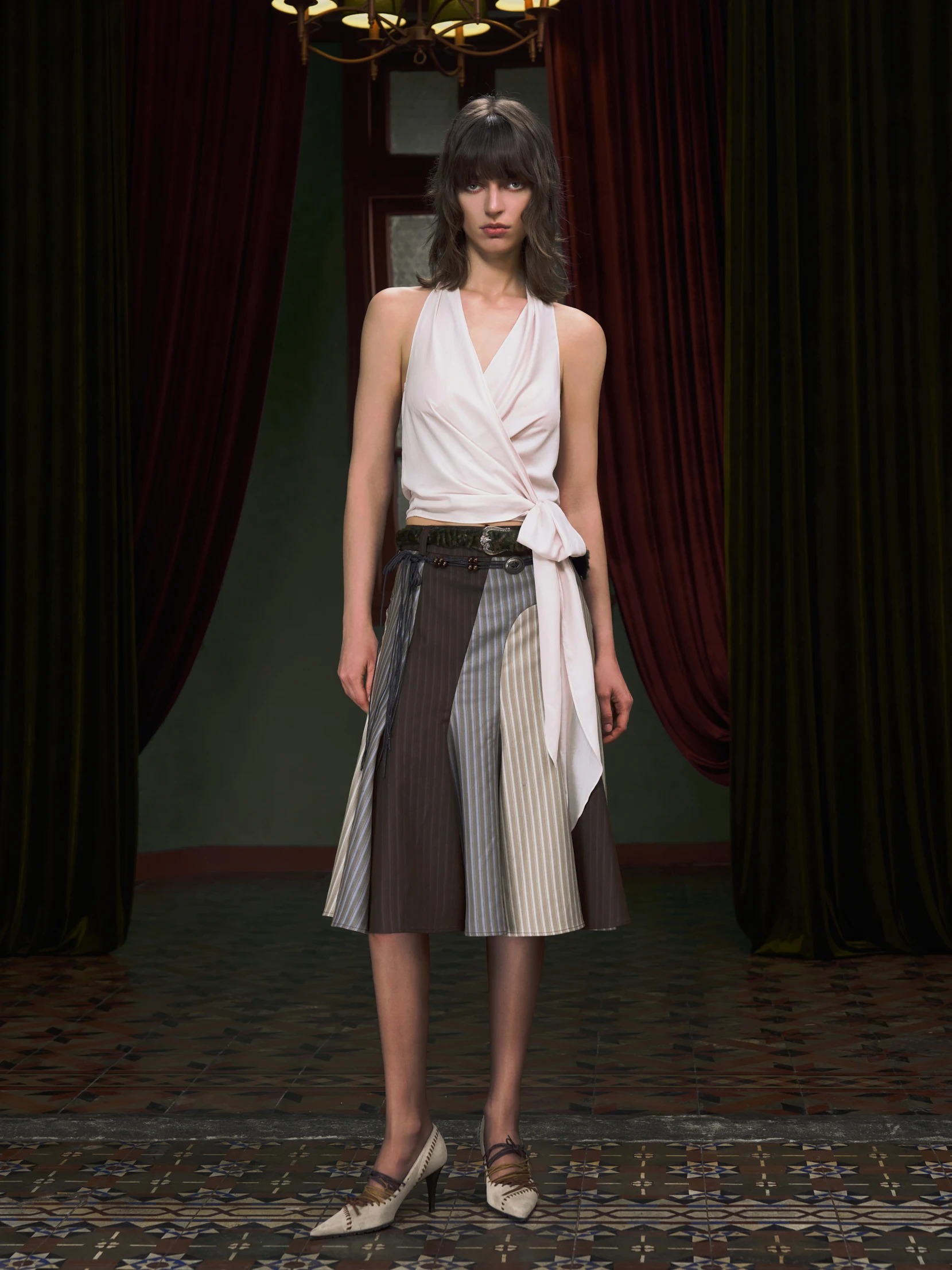 

Плиссированная юбка миди А-силуэта с расклешенным подолом, в полоску, в винтажном стиле, с цветочным узором