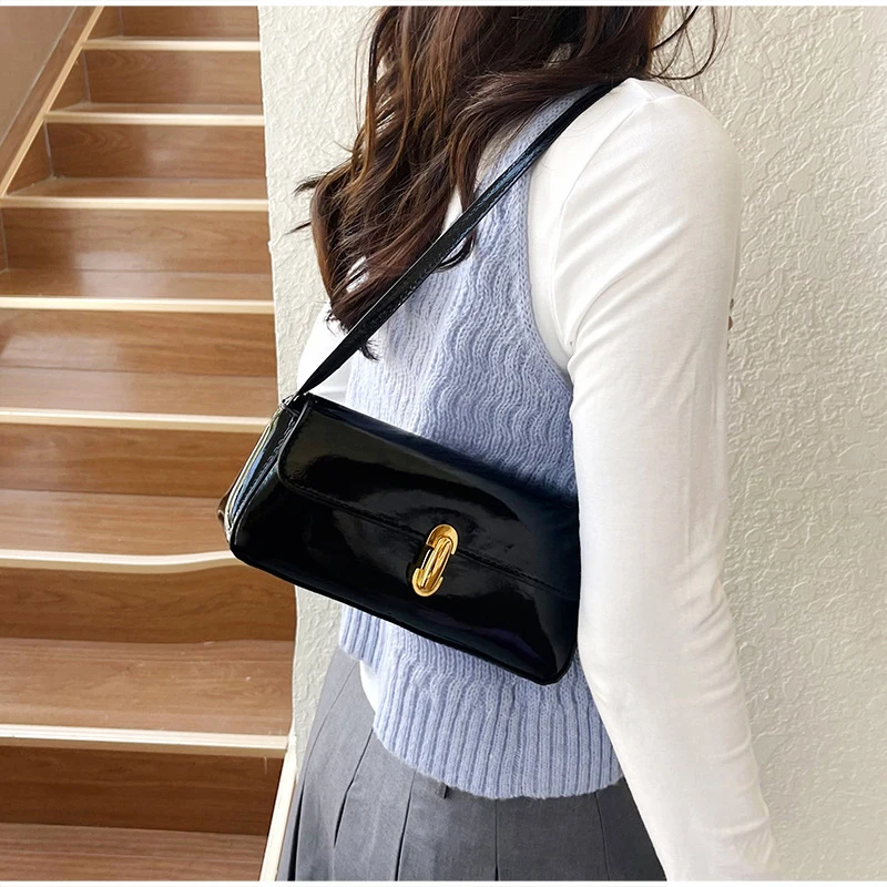 Glänzende PU-Schultertasche mit Schnalle, Damen-Unterarmtasche in Unifarbe, Elegante Vintage-Handtasche im französischen Stil für den Alltag und die Arbeit – Detail 14