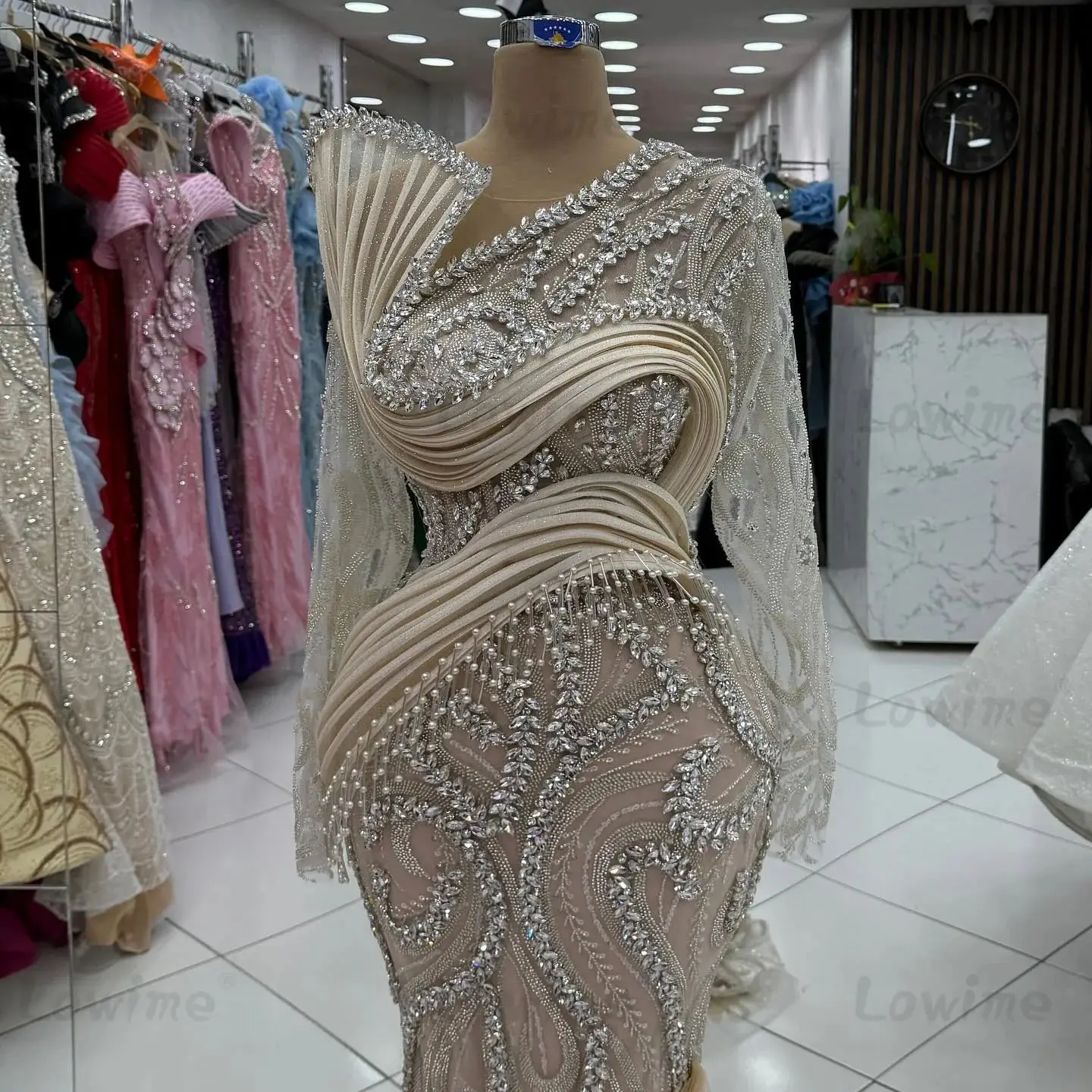 فستان سهرة أنيق بلون الشمبانيا بأكمام طويلة حورية البحر فساتين لحضور الحفلات الموسيقية 2026 مخصص بكريستال متألق وكشكشة رداء حفلات Vestidos