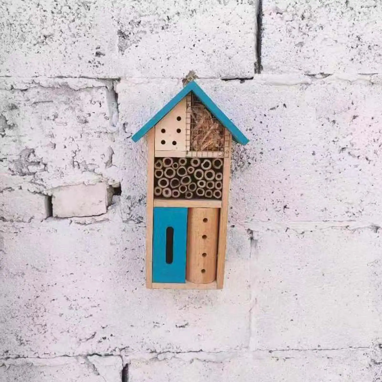 Eco Friendly Wooden Bee Hotel Natural Bug Nest House for Beekeeping Pollinator Box Backyard Garden