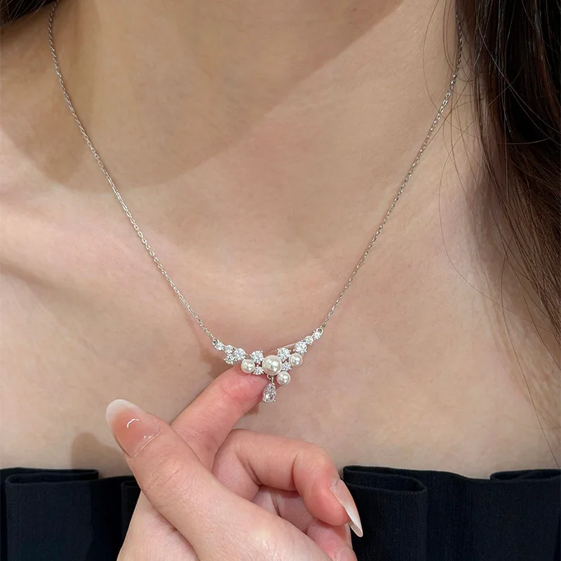 Sparkling Cluster Tiny White Beads Pendant Necklace For Women Elegant Dainty Tear Drop Crystal Choker Party Bridal Jewelry