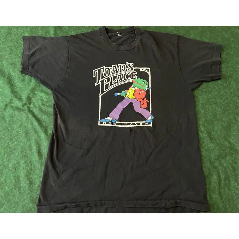 

ВИНТАЖНАЯ футболка TOAD'S PLACE New Haven, список полос Ramones Sonic Youth Slayer L