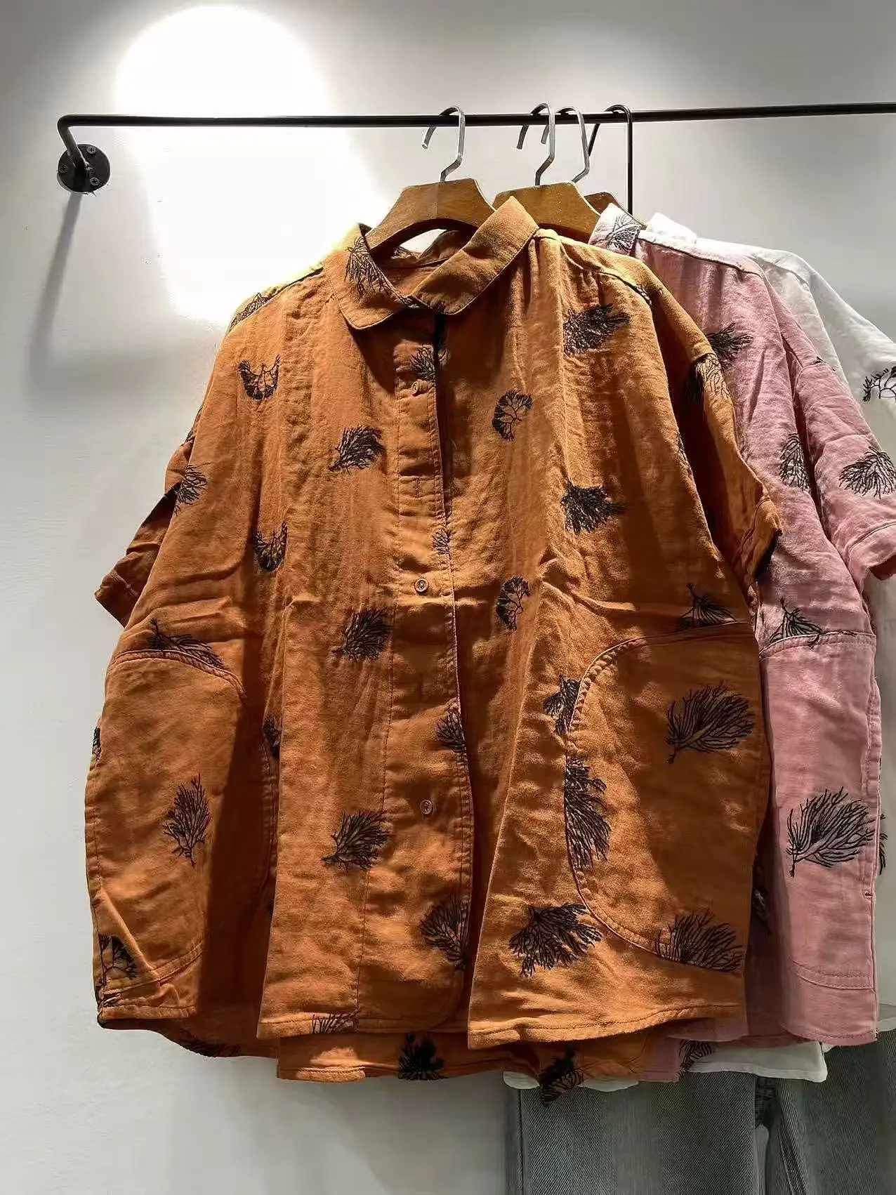 

Рубашки и блузки больших размеров (обхват груди 128 см) для женщин среднего возраста, летняя одежда в японском стиле, топы из хлопковой пряжи больших размеров.