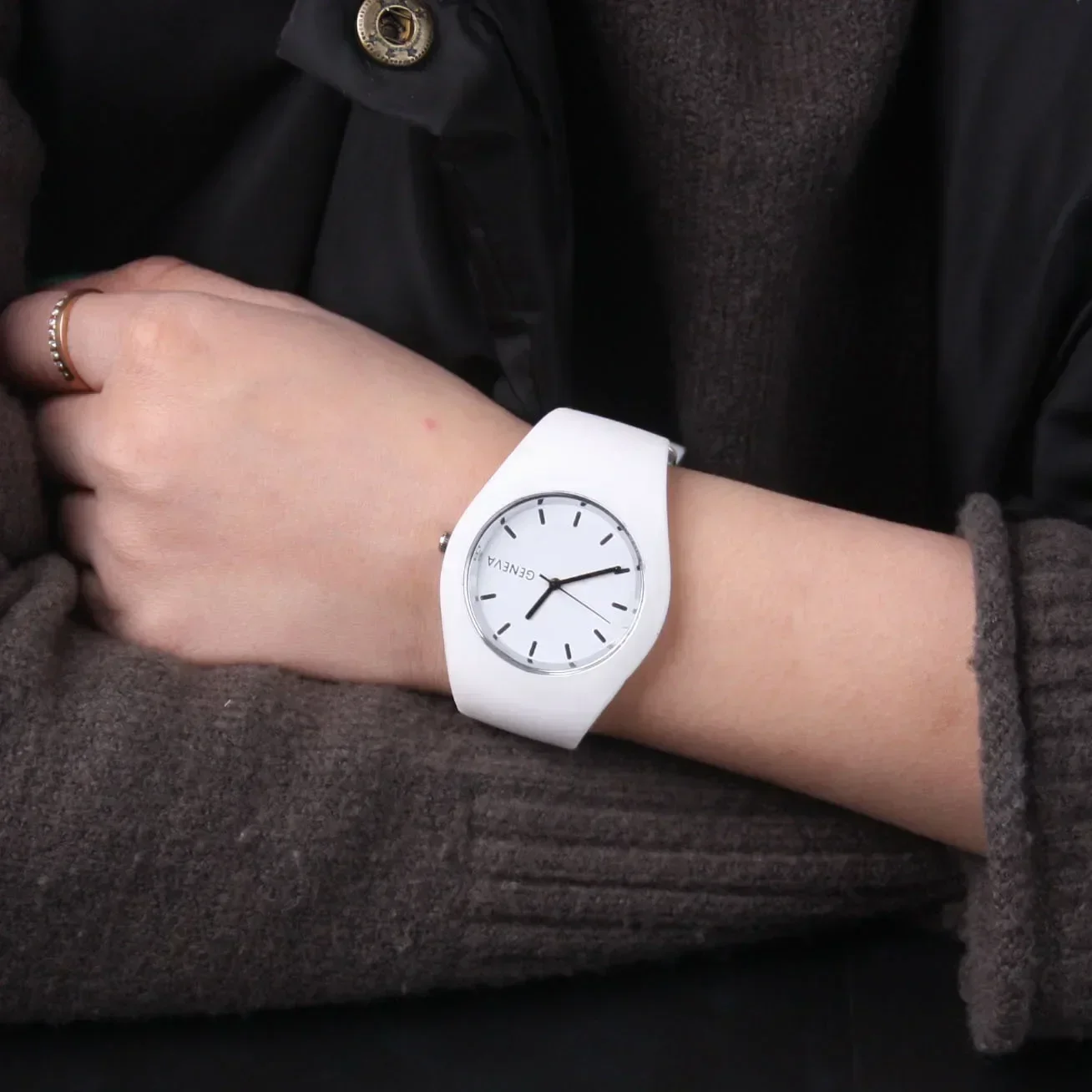 Women Cream Color Ultra-thin Fashion Gift Silicone Strap Leisure Watch Geneva Sport Wristwatch Women's Jelly Watches