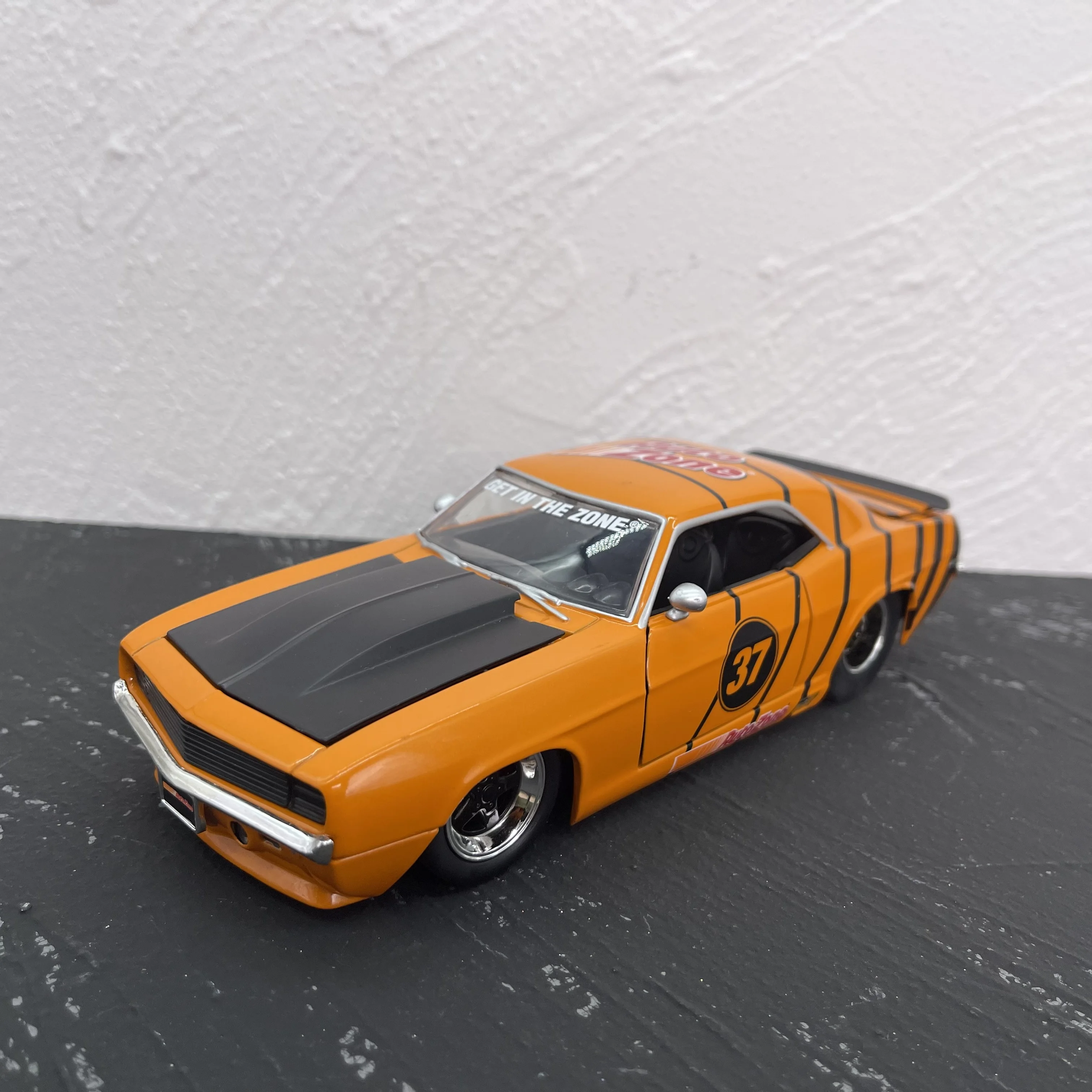 Jada Toys Bigtime Muscle 1:24 1969 Chevy Camaro Die-cast Car Orange Model for Kids and Adults Piggy Bank