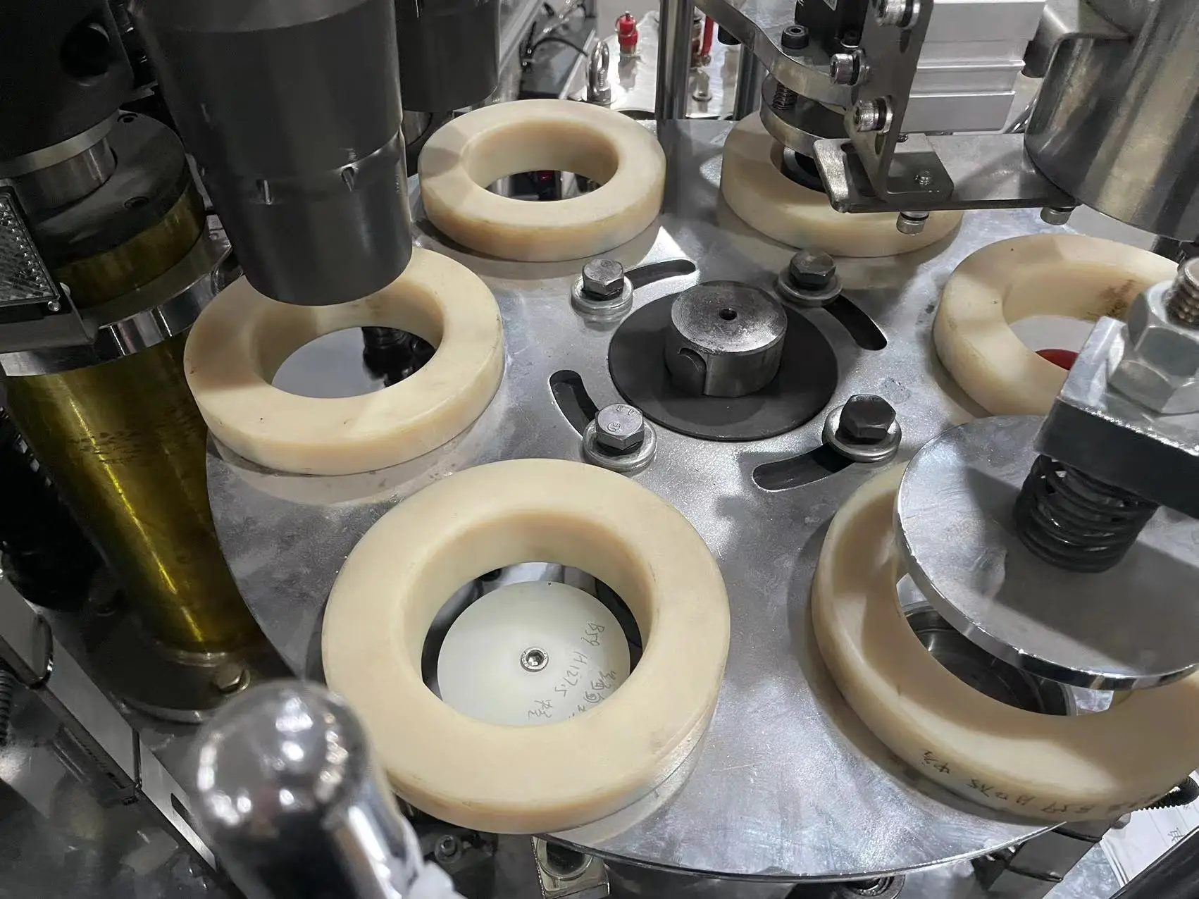 High Speed Disposable 2-16Oz Paper Cup Forming Machine 4kw Tea And Coffee Paper Cup Making Machinery Production Line