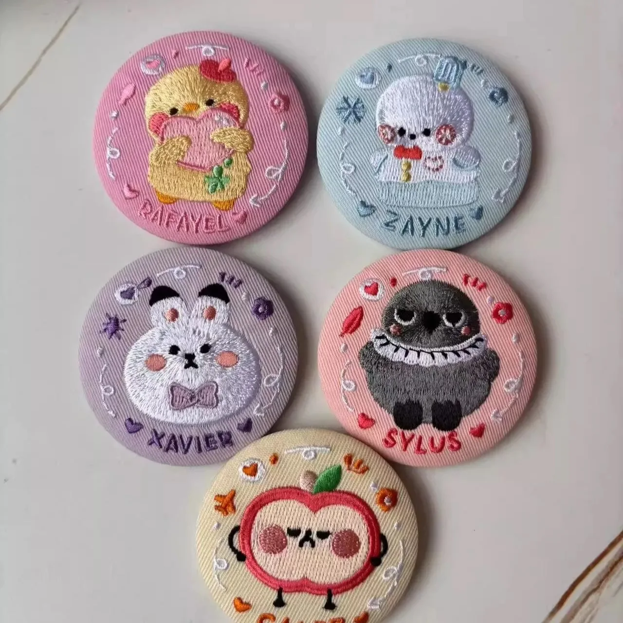 

Любовь и глубокое пространство: окружающая группа двойцзинши Силус, Angry Crow Caleb, косплей с вышивкой Sun Fruit, бар, коллекция зерна