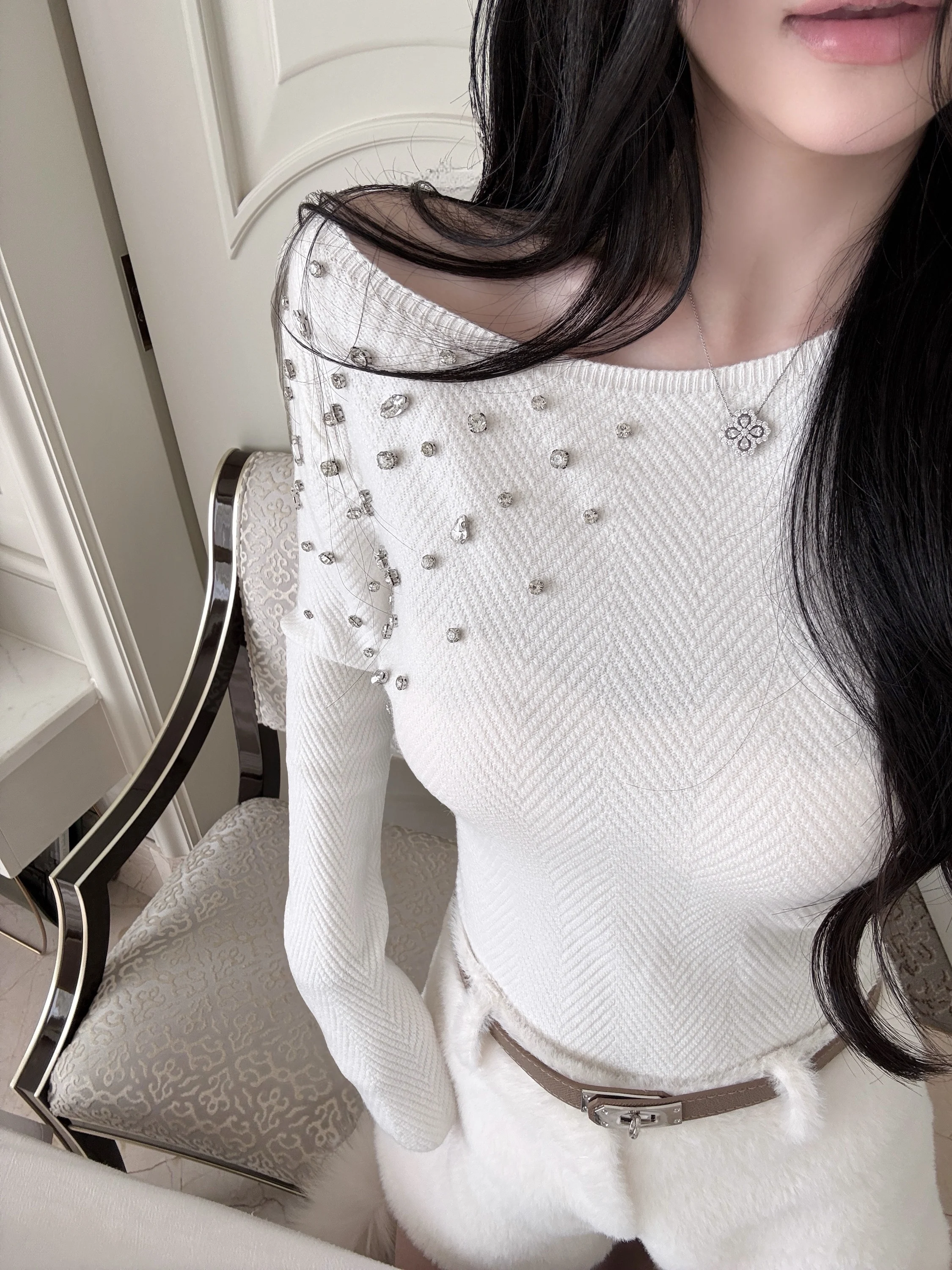 

Qiauuu Korean Sle Diamond Embellied Knitted Base Top Women's Heavy Work oulder Slanting Slim Fit Versatile Winter Faion