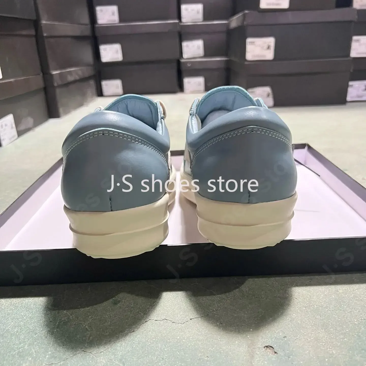 R-o تصميم الأبيض الجلد المدبوغ الأزرق الجلود منخفضة أعلى حذاء فاخر جودة عالية الرجال حذاء رياضة النساء حذاء كاجوال ريترو الدانتيل يصل أحذية رياضية